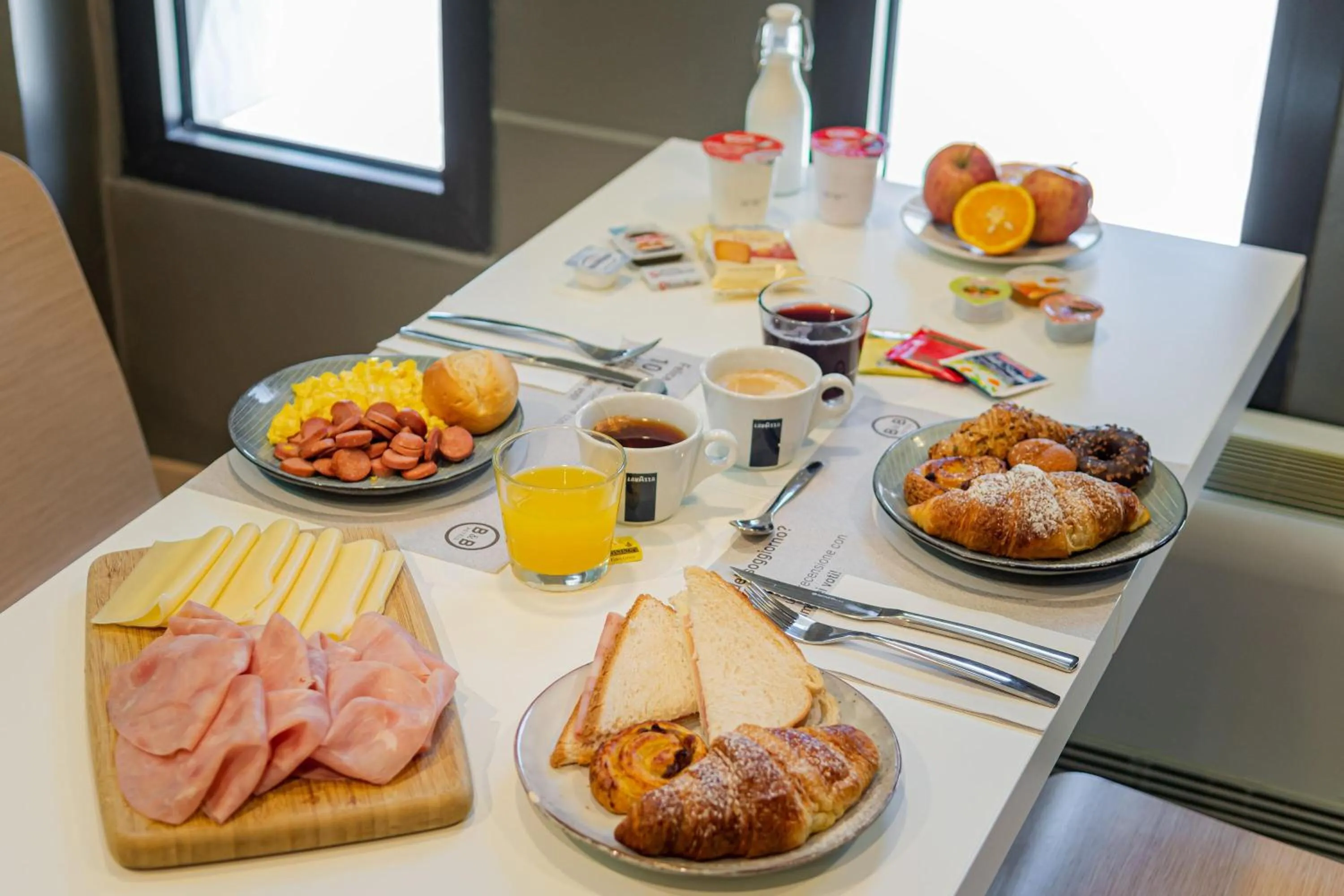 Restaurant/places to eat in B&B HOTEL Pisa Airport