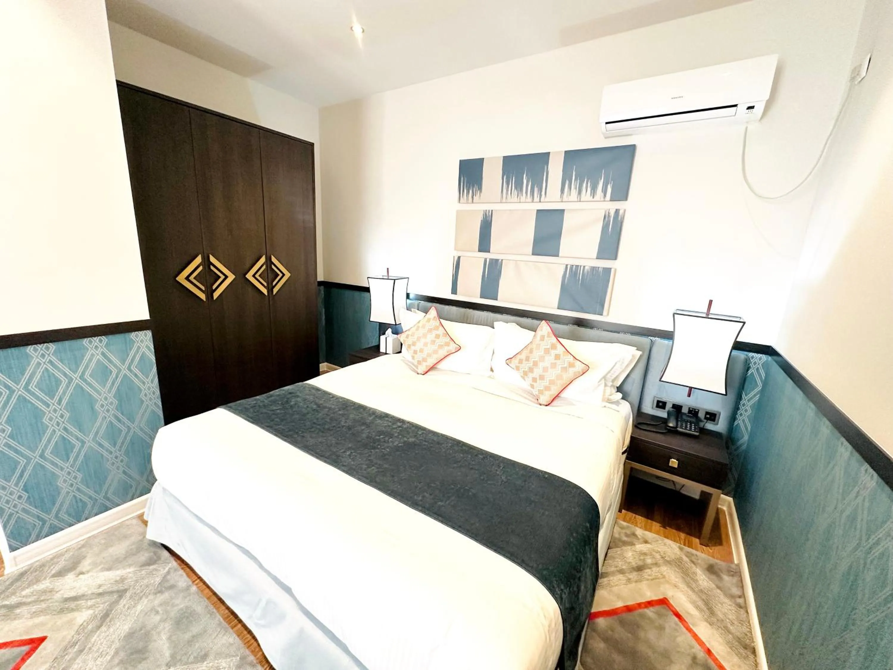 Bed in Somerset City Centre Atyrau