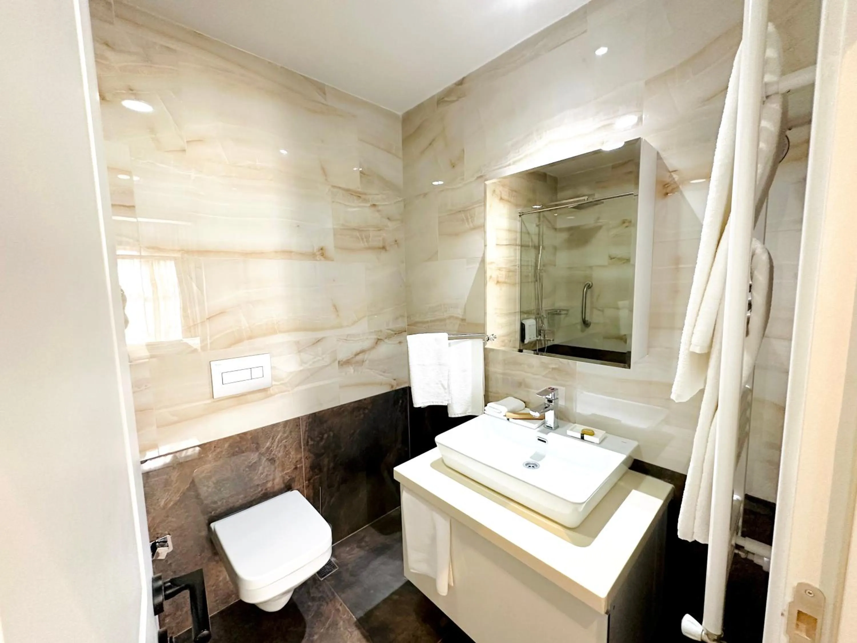 Shower in Somerset City Centre Atyrau