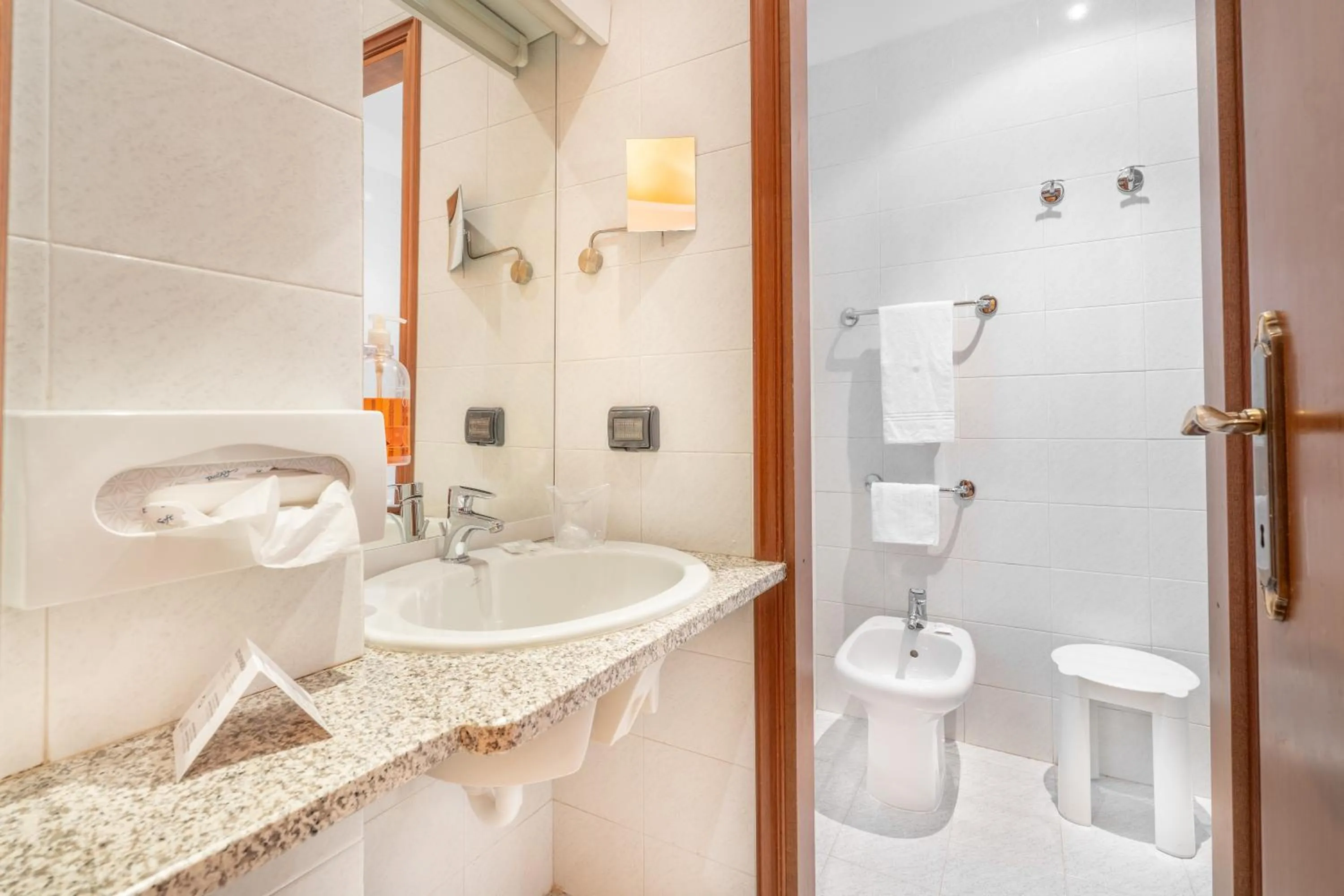 Bathroom in Hotel Villa Elisa & Spa