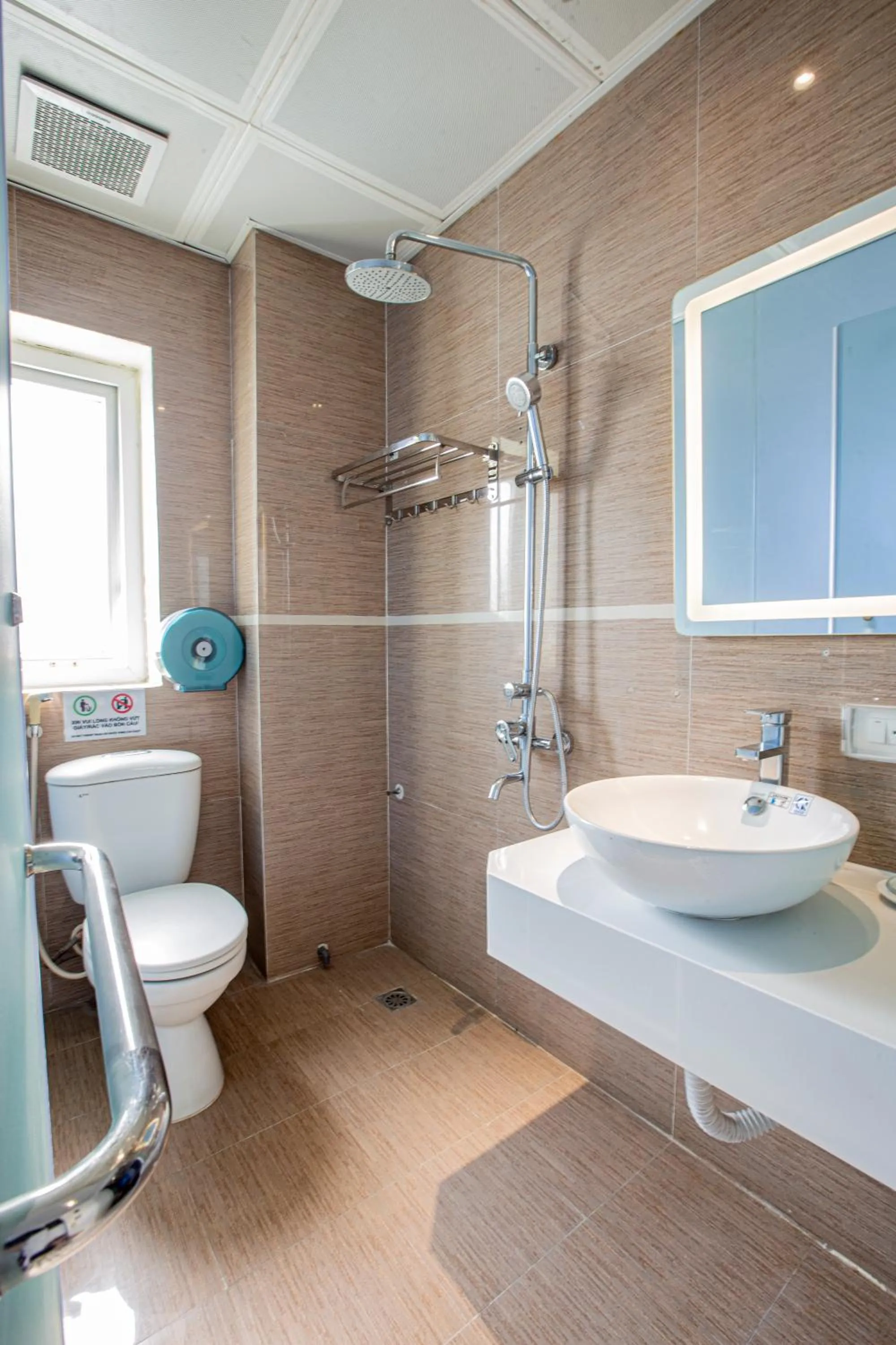 Shower in Keypad Hotel - 28 Dịch Vọng Hậu