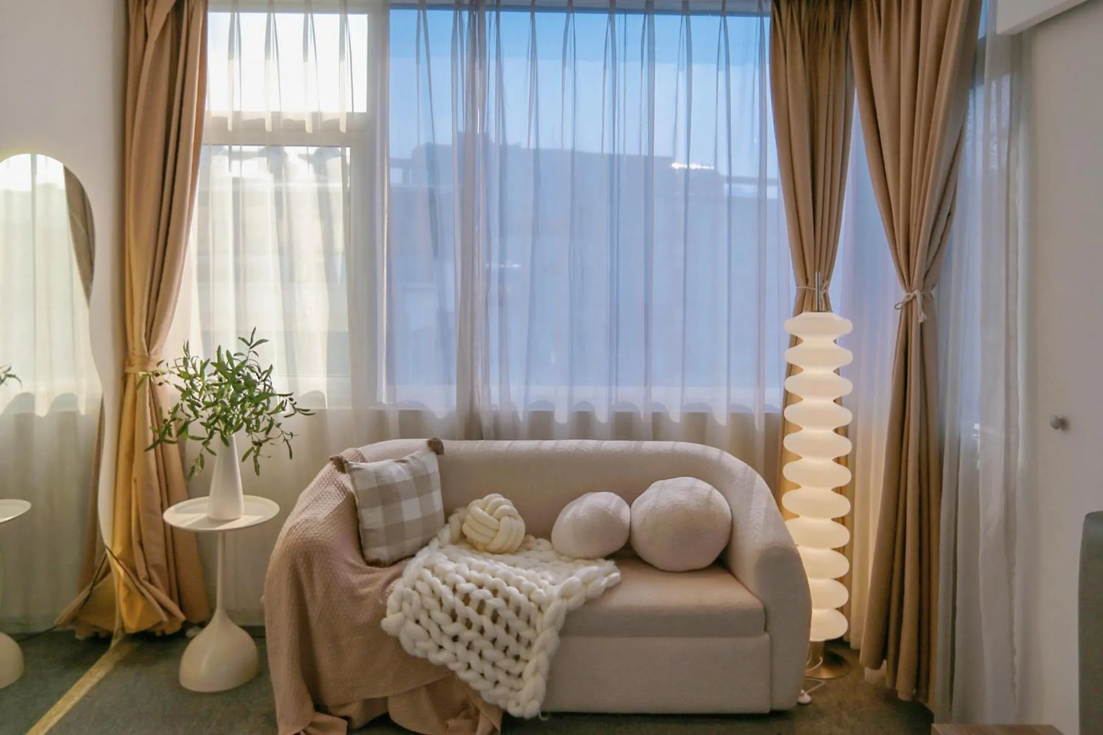 Seating area in Keypad Hotel - 28 Dịch Vọng Hậu