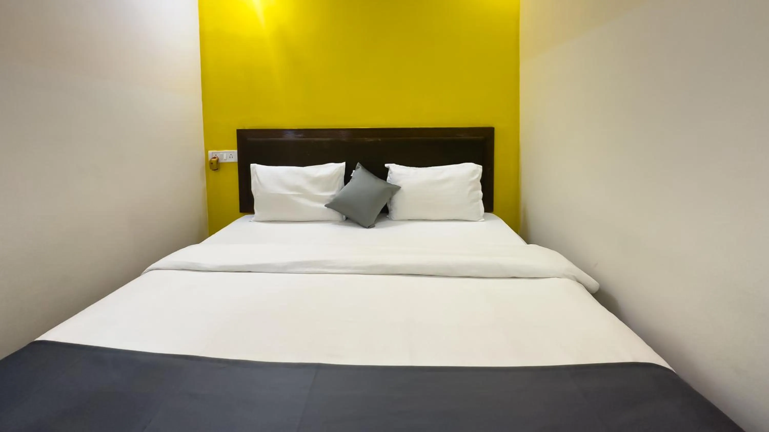 Bed in Hotel Candolim Aloft