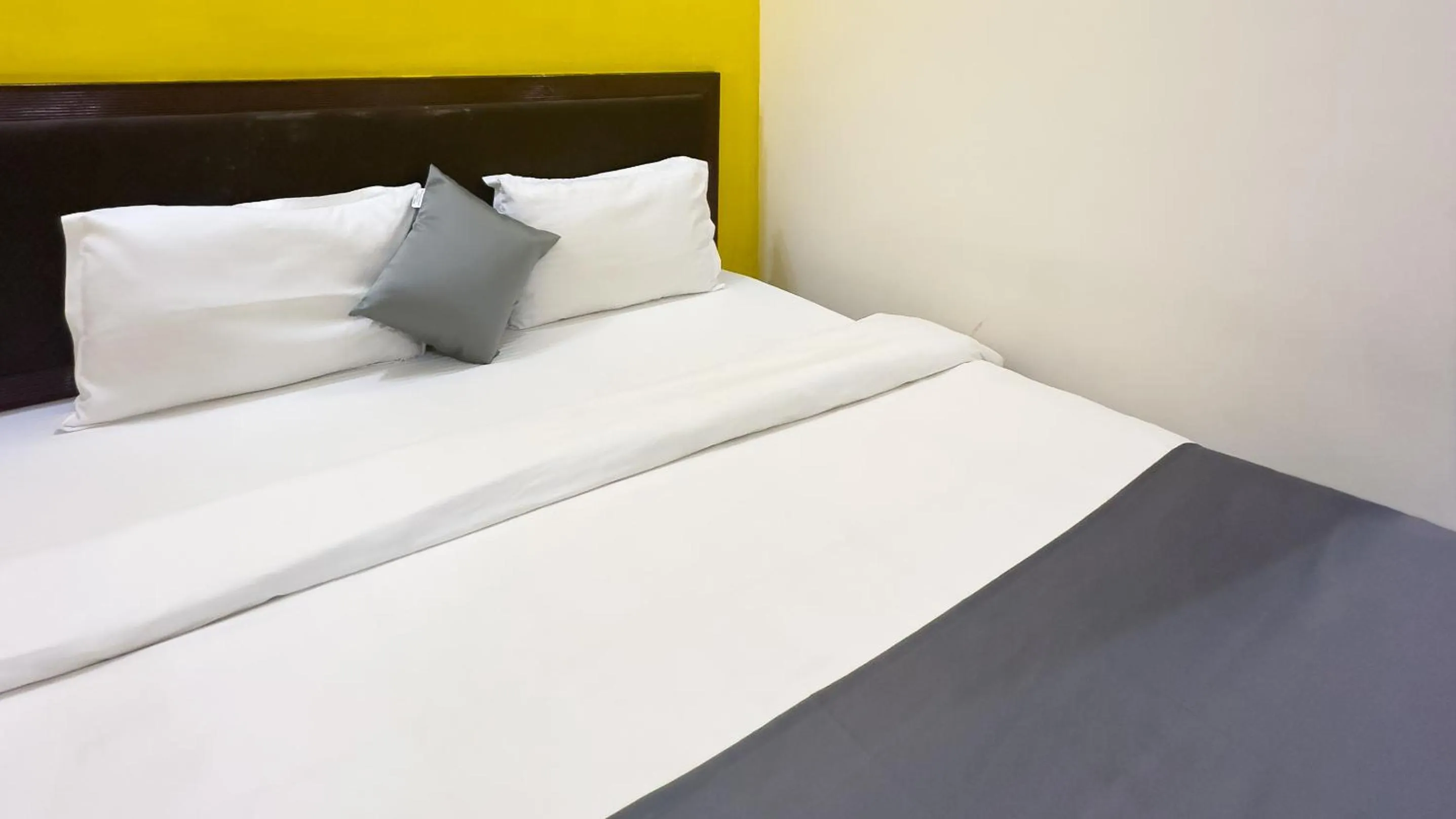 Bed in Hotel Candolim Aloft