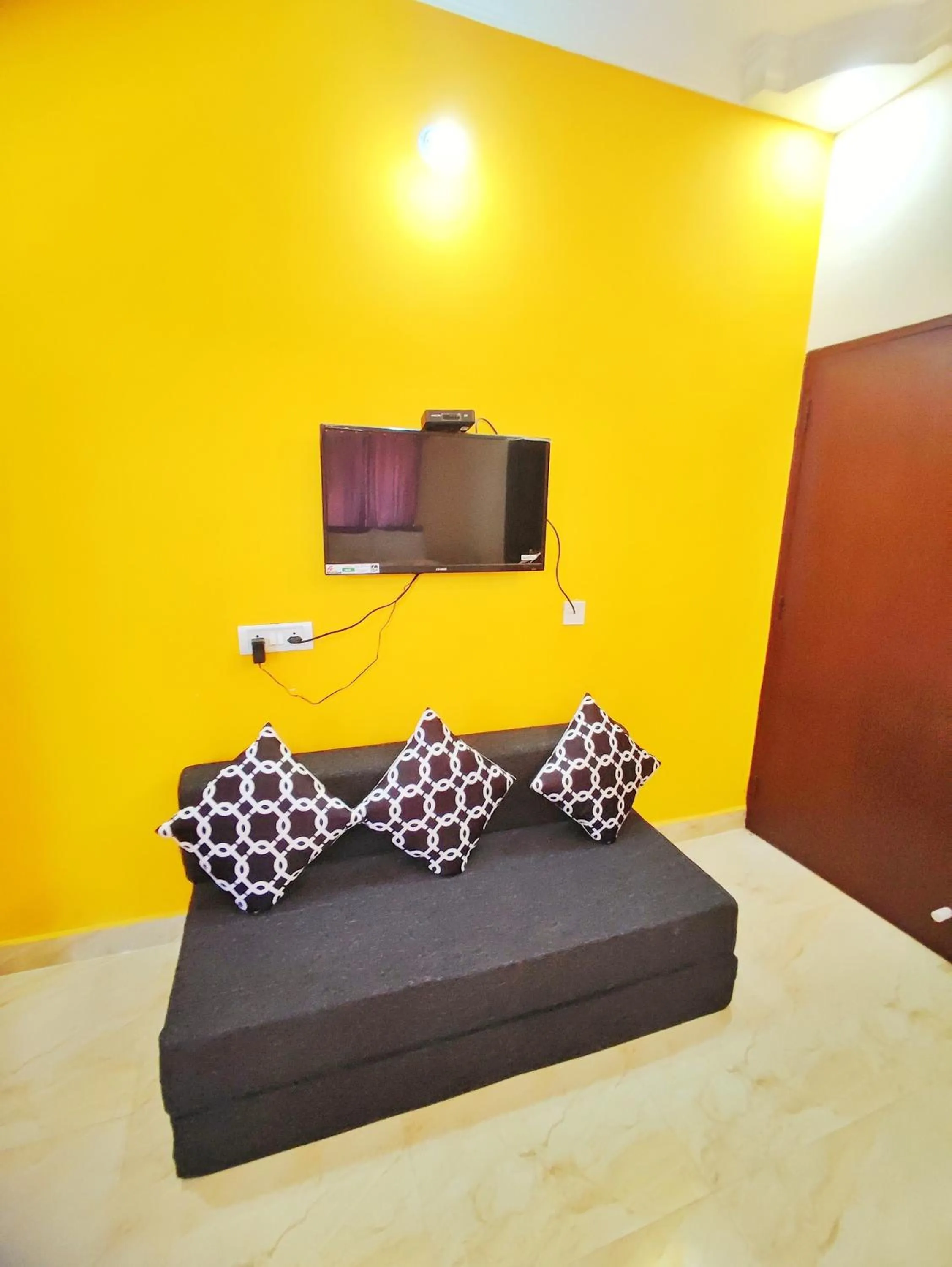 TV and multimedia in Hotel Candolim Aloft