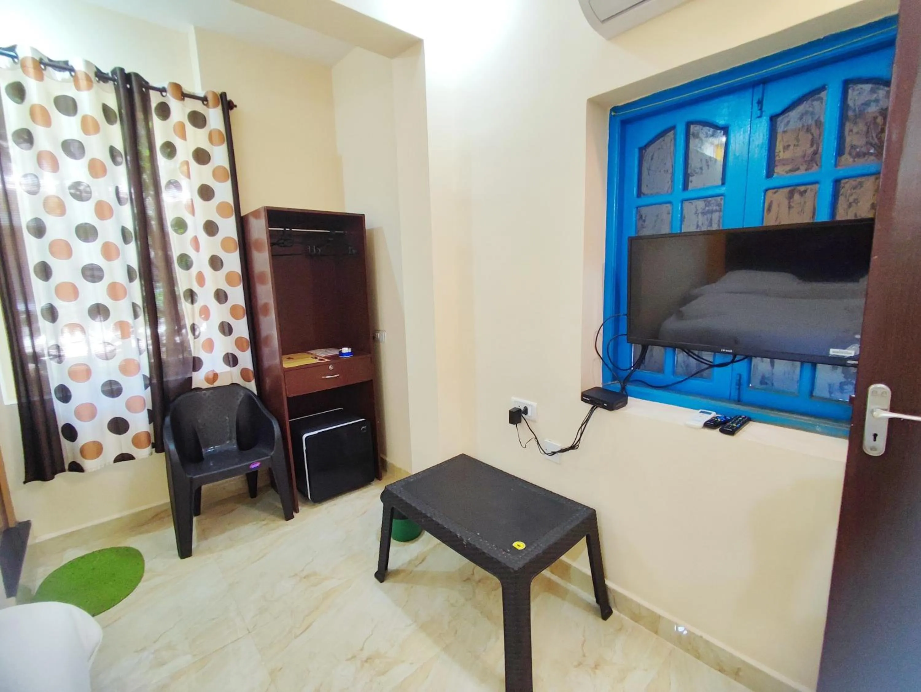 TV and multimedia in Hotel Candolim Aloft