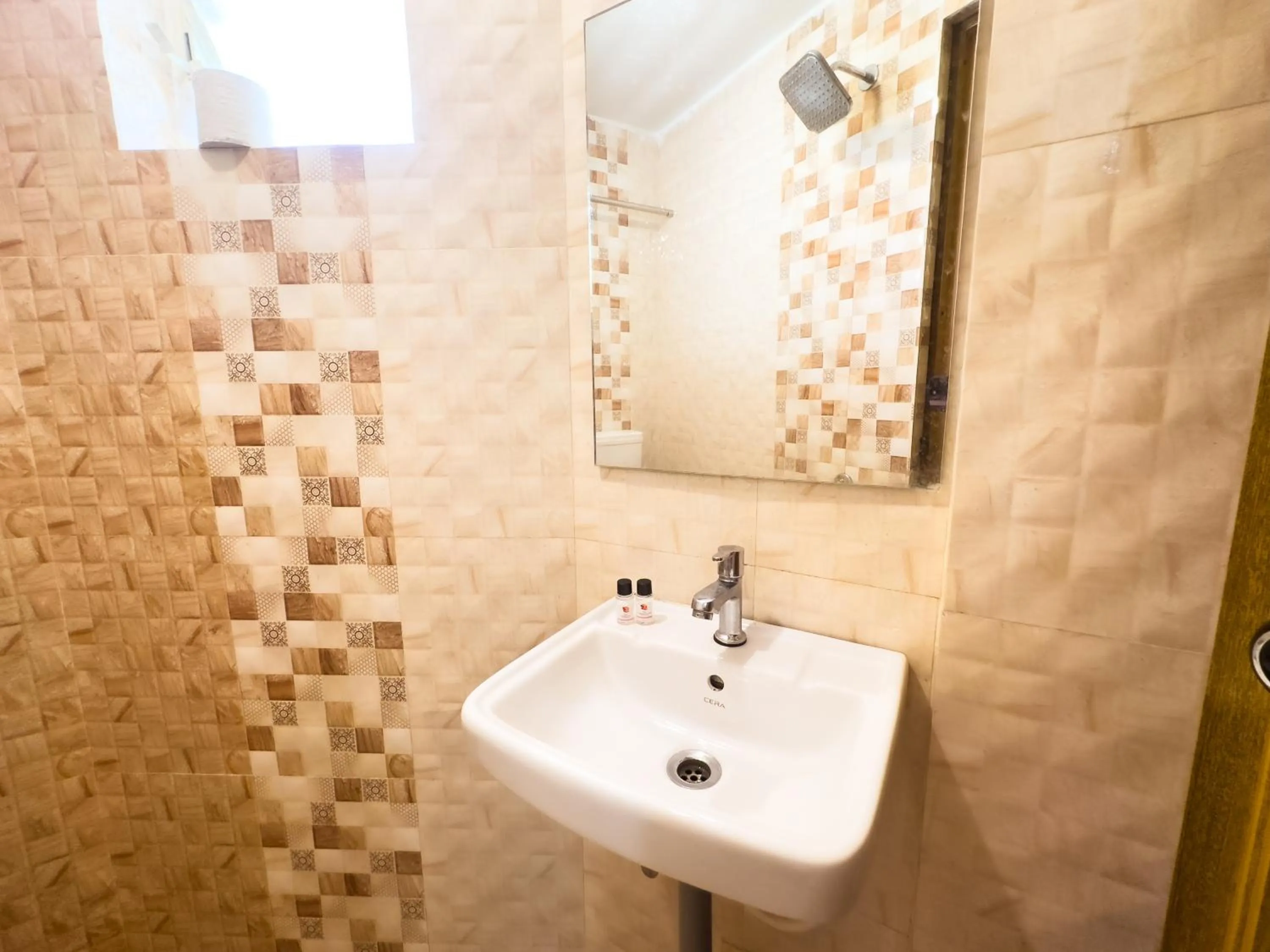 Bathroom in Hotel Candolim Aloft