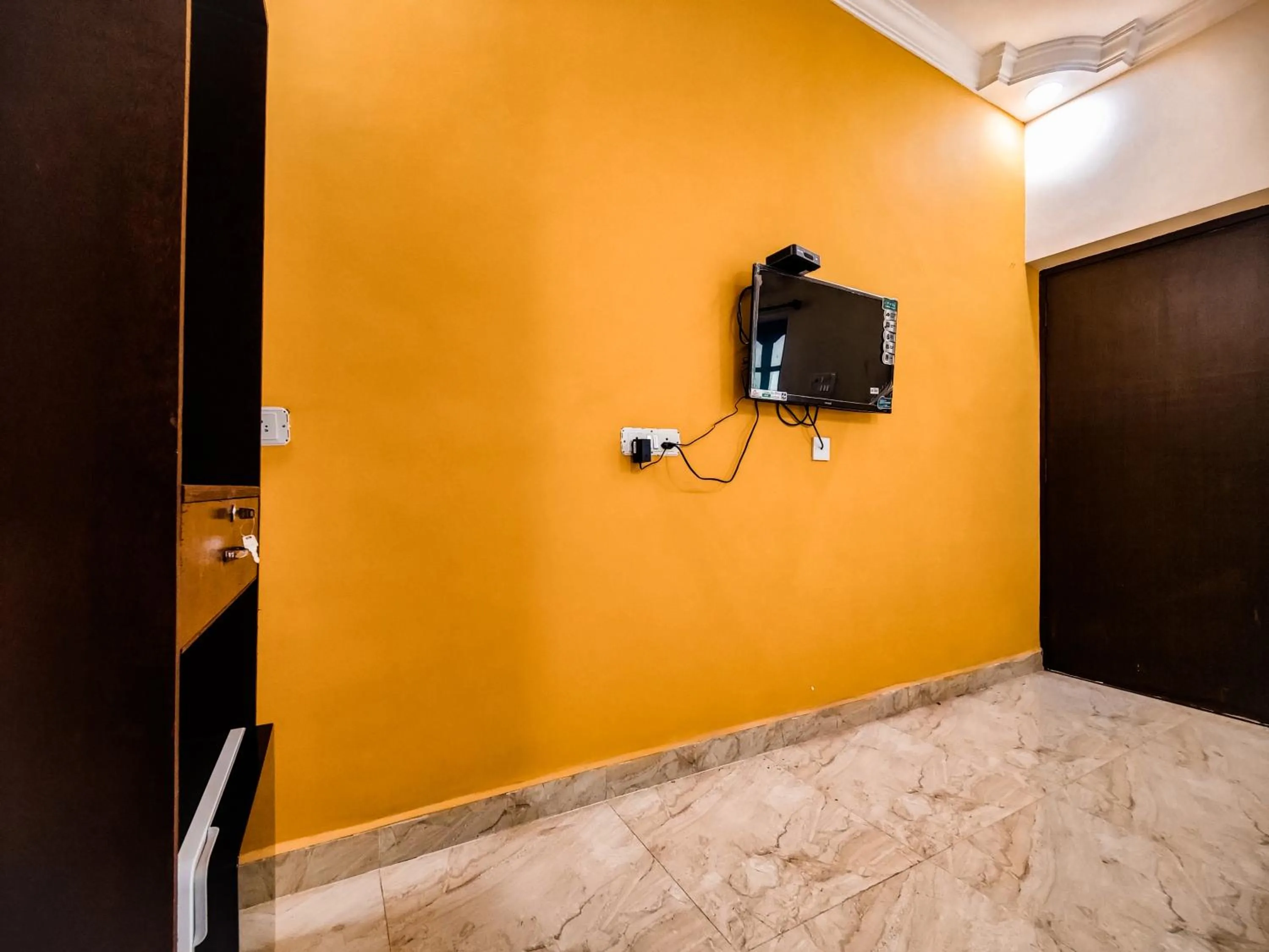 TV and multimedia in Hotel Candolim Aloft