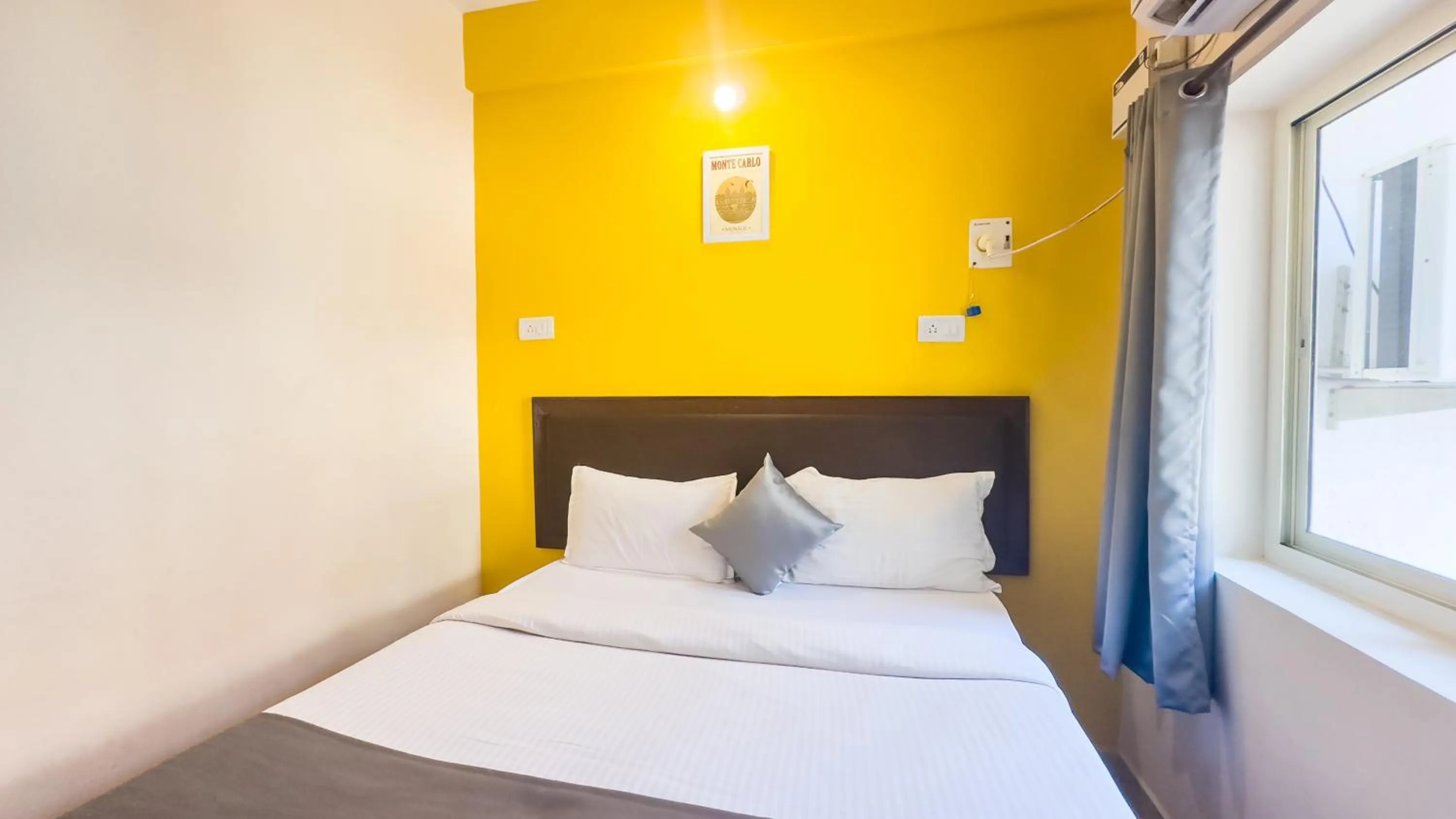 Bed in Hotel Candolim Aloft