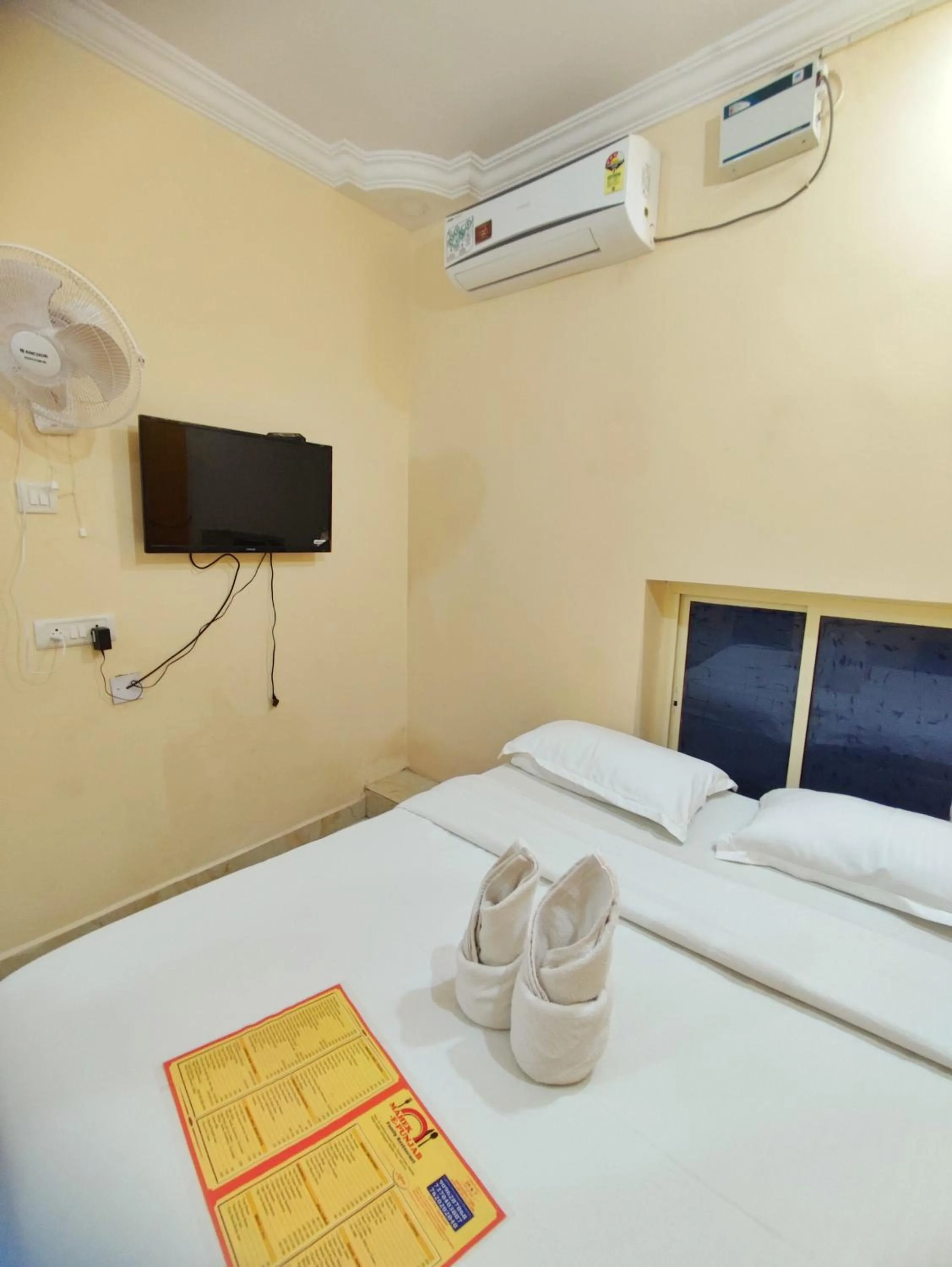 Bed in Hotel Candolim Aloft