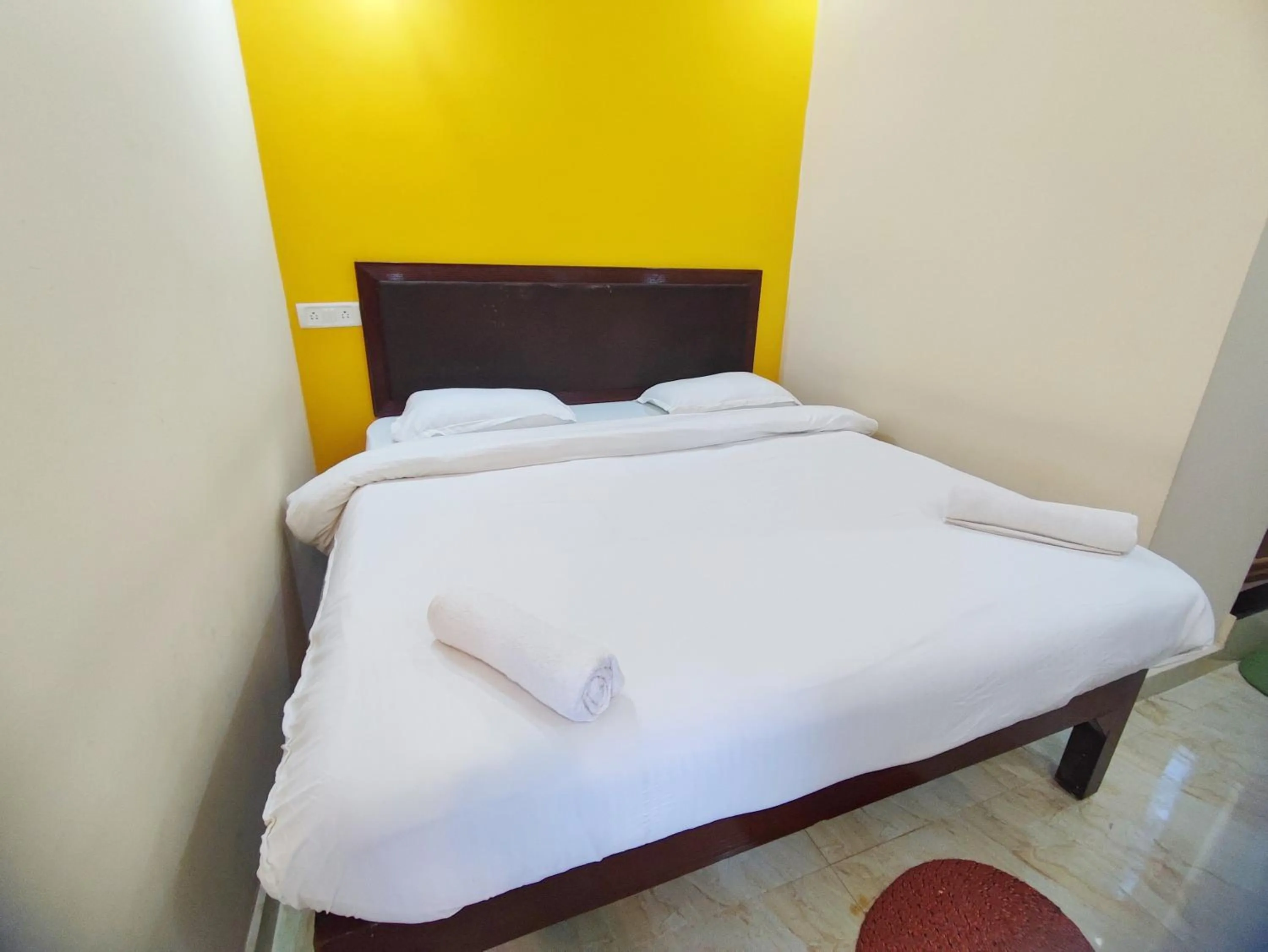 Bed in Hotel Candolim Aloft