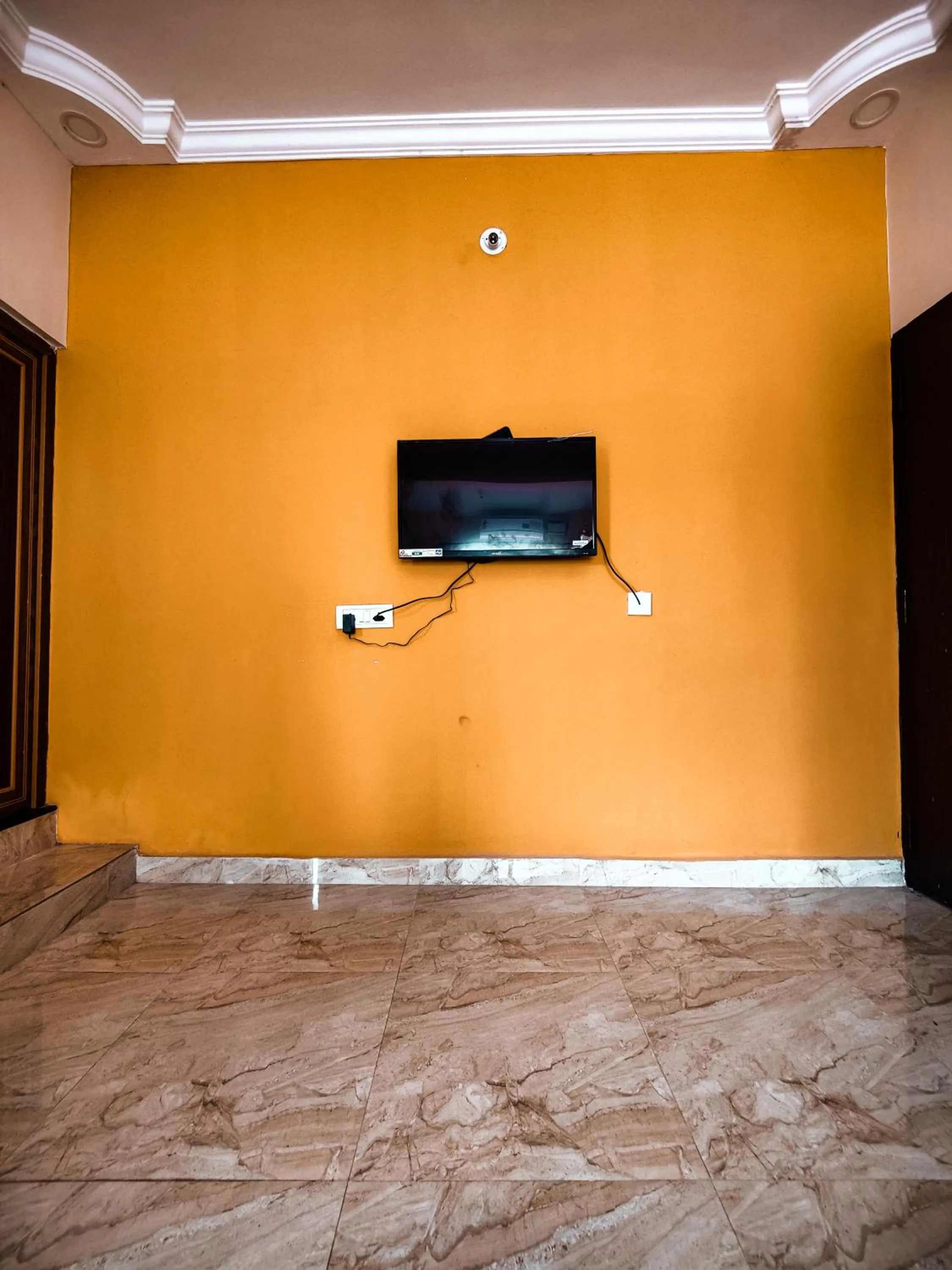TV and multimedia in Hotel Candolim Aloft