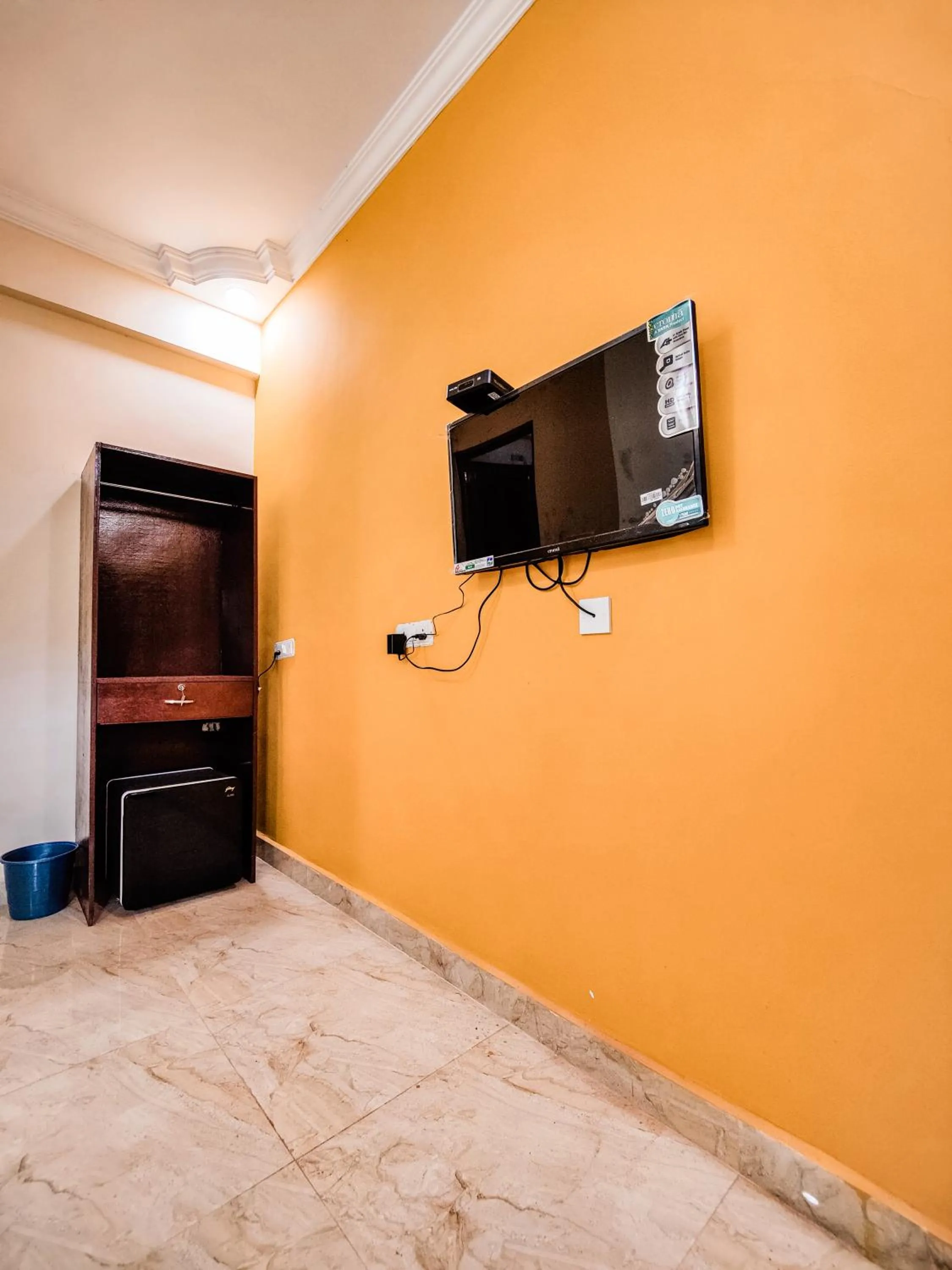 TV and multimedia in Hotel Candolim Aloft