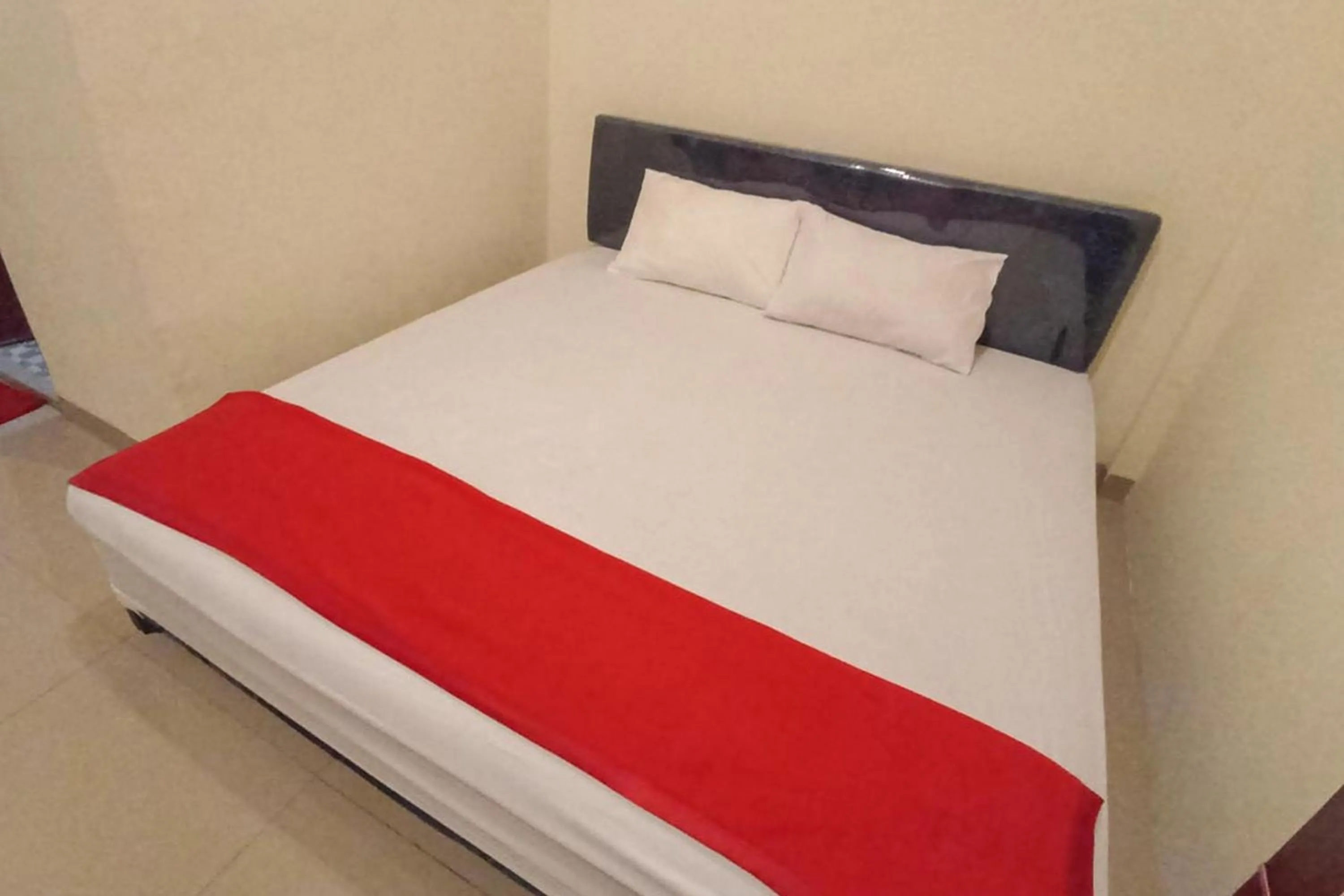 Bed in RedDoorz Syariah near Sentani City Square