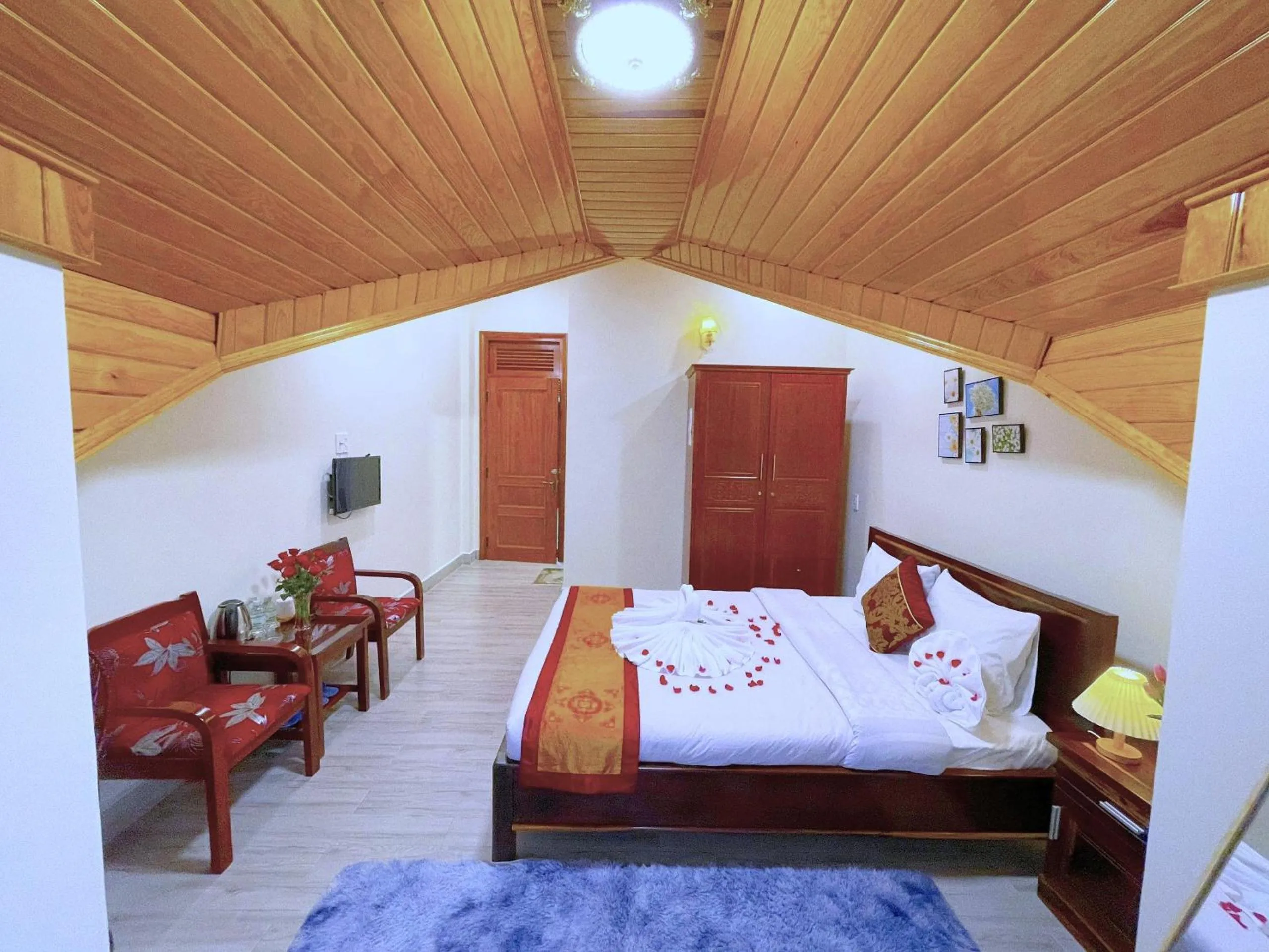 Photo of the whole room, Bed in Moc Nhien Hostel Da Lat