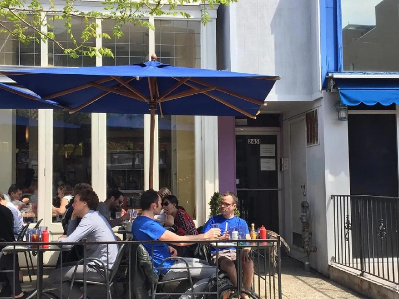 Restaurant/places to eat in Washington International Student Center