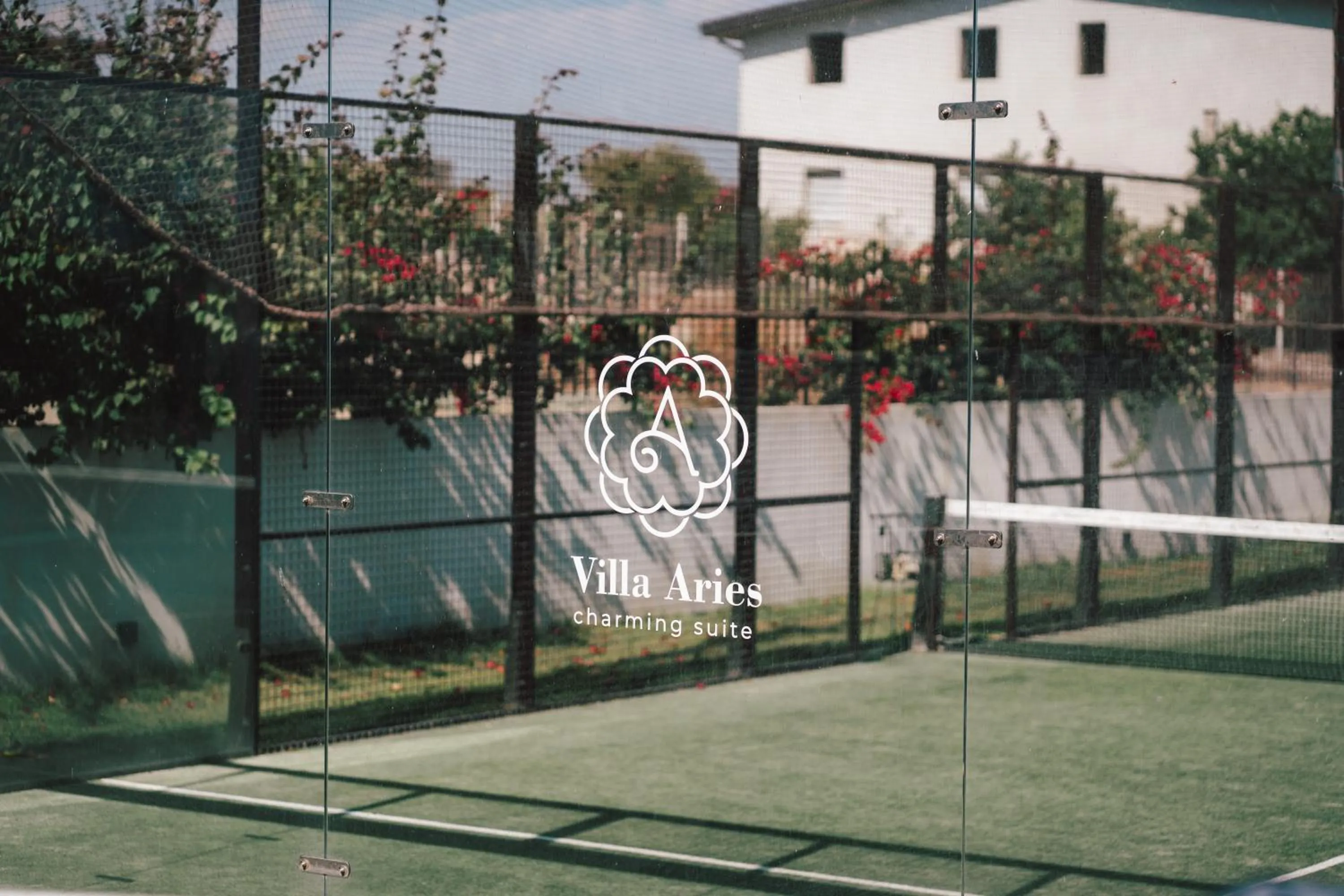 Tennis court in Villa Aries - Rural Chic Experience