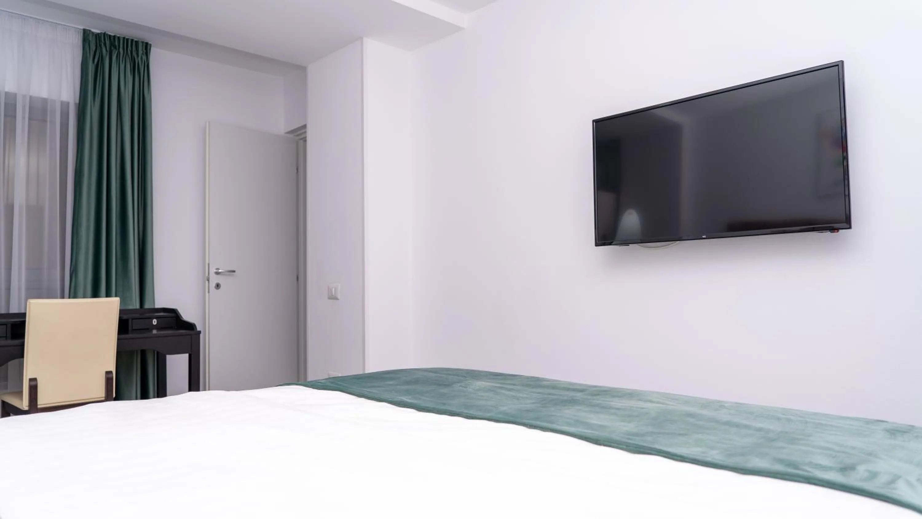 Bedroom, Bed in Sea View Apartments Olimp - Avenue Hotels