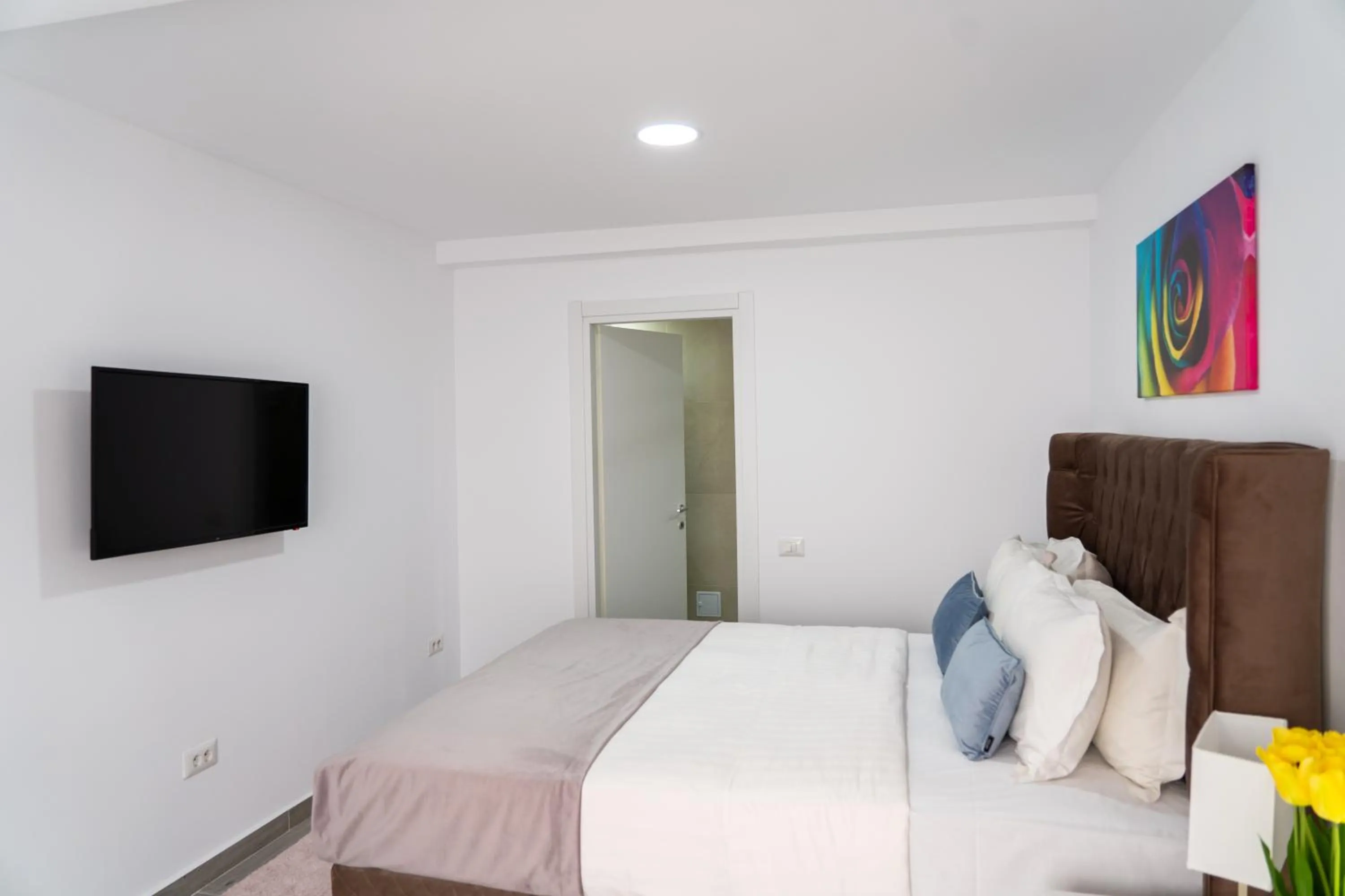 TV and multimedia, Bed in Sea View Apartments Olimp - Avenue Hotels