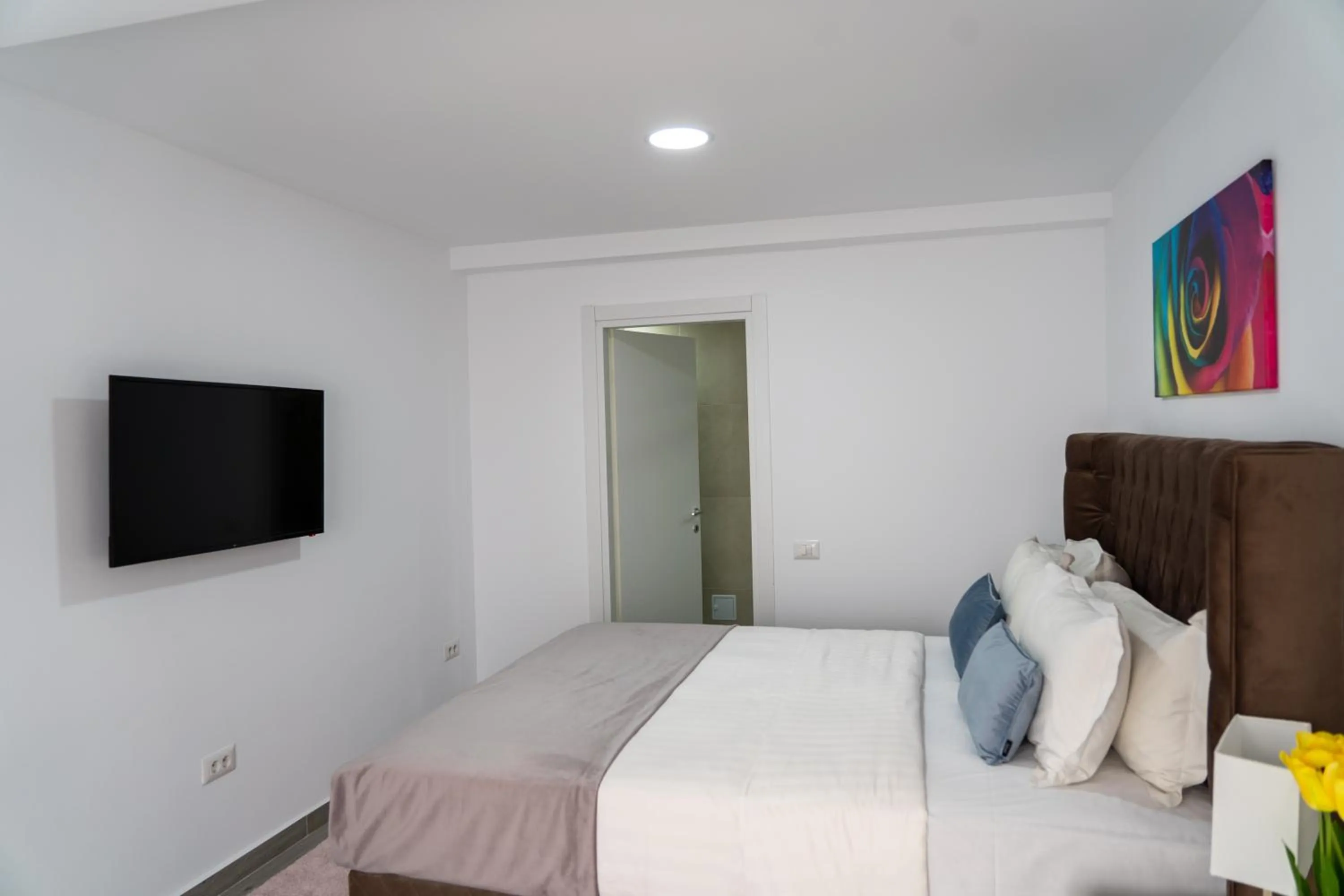 TV and multimedia, Bed in Sea View Apartments Olimp - Avenue Hotels