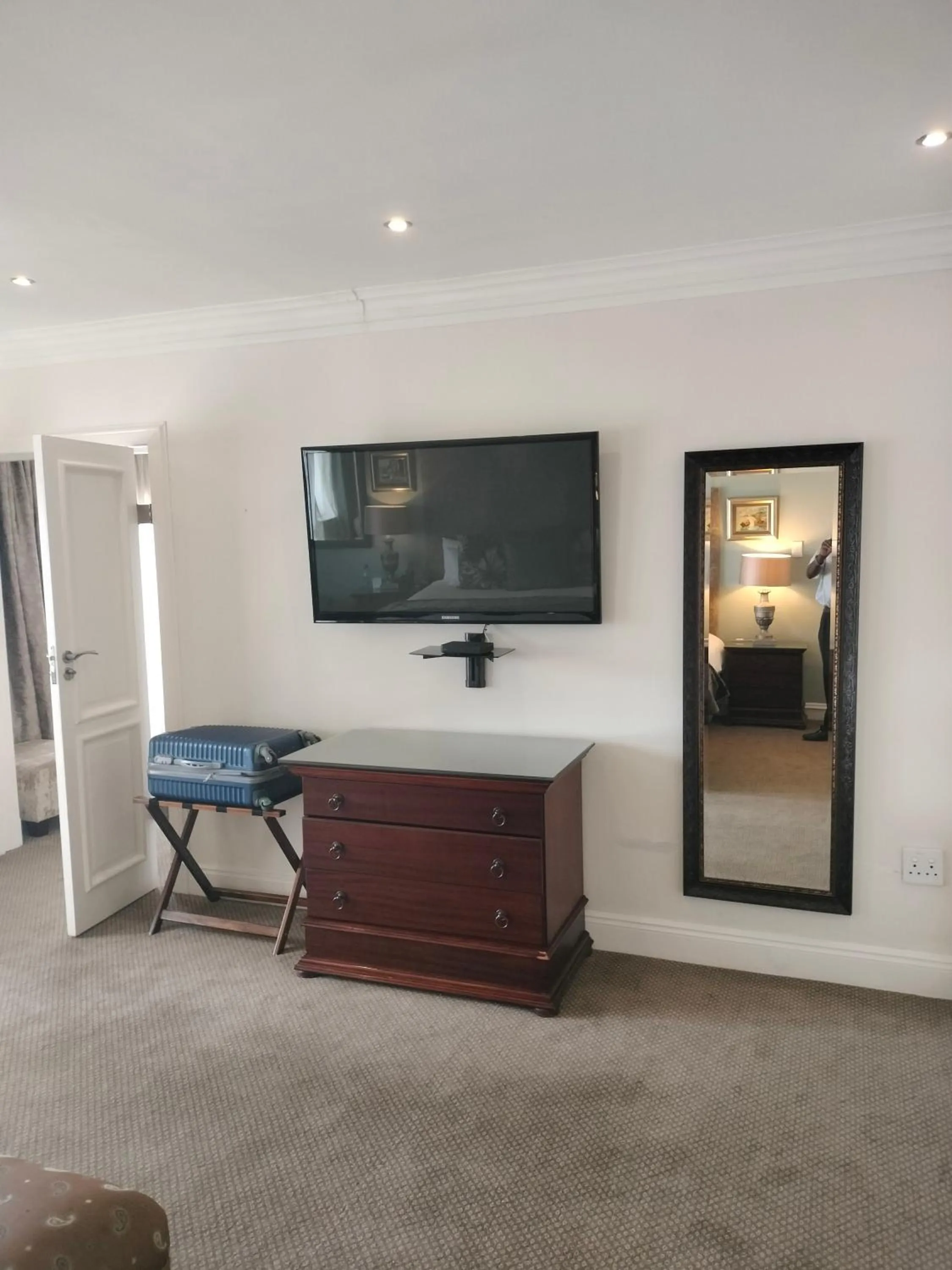 TV and multimedia in 131 on Herbert Baker Boutique Hotel