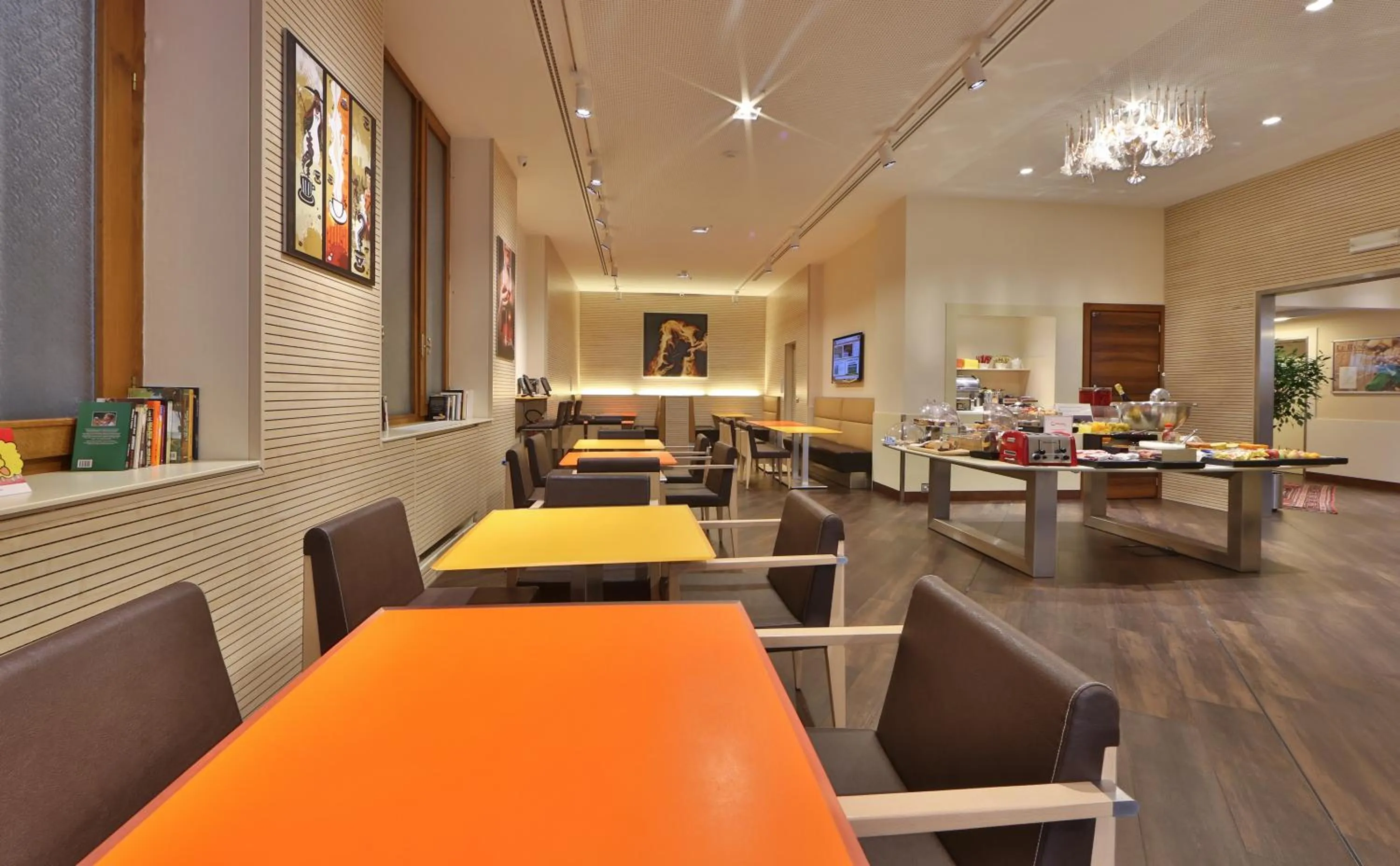 Restaurant/places to eat in Best Western Plus City Hotel