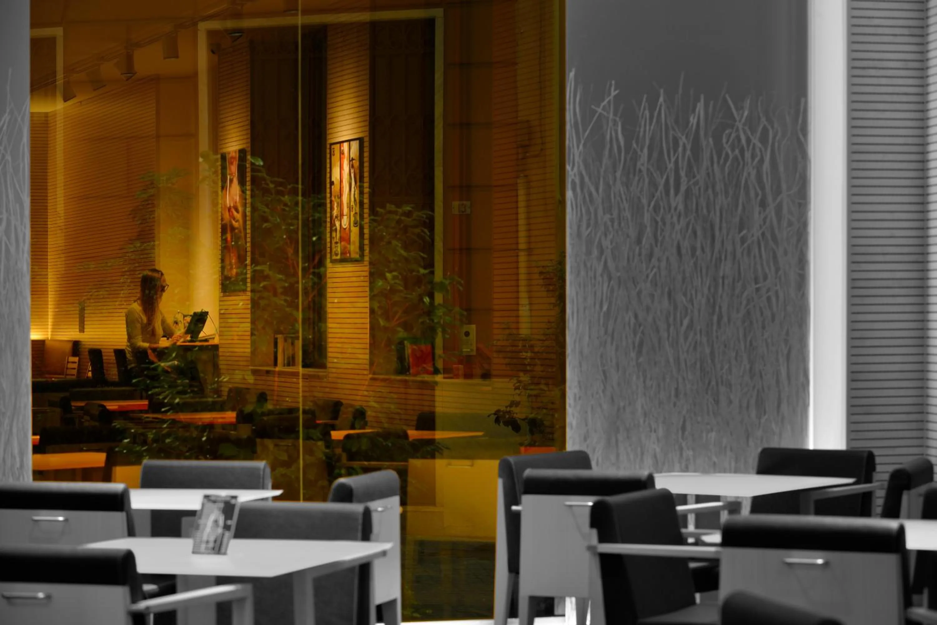 Restaurant/places to eat in Best Western Plus City Hotel