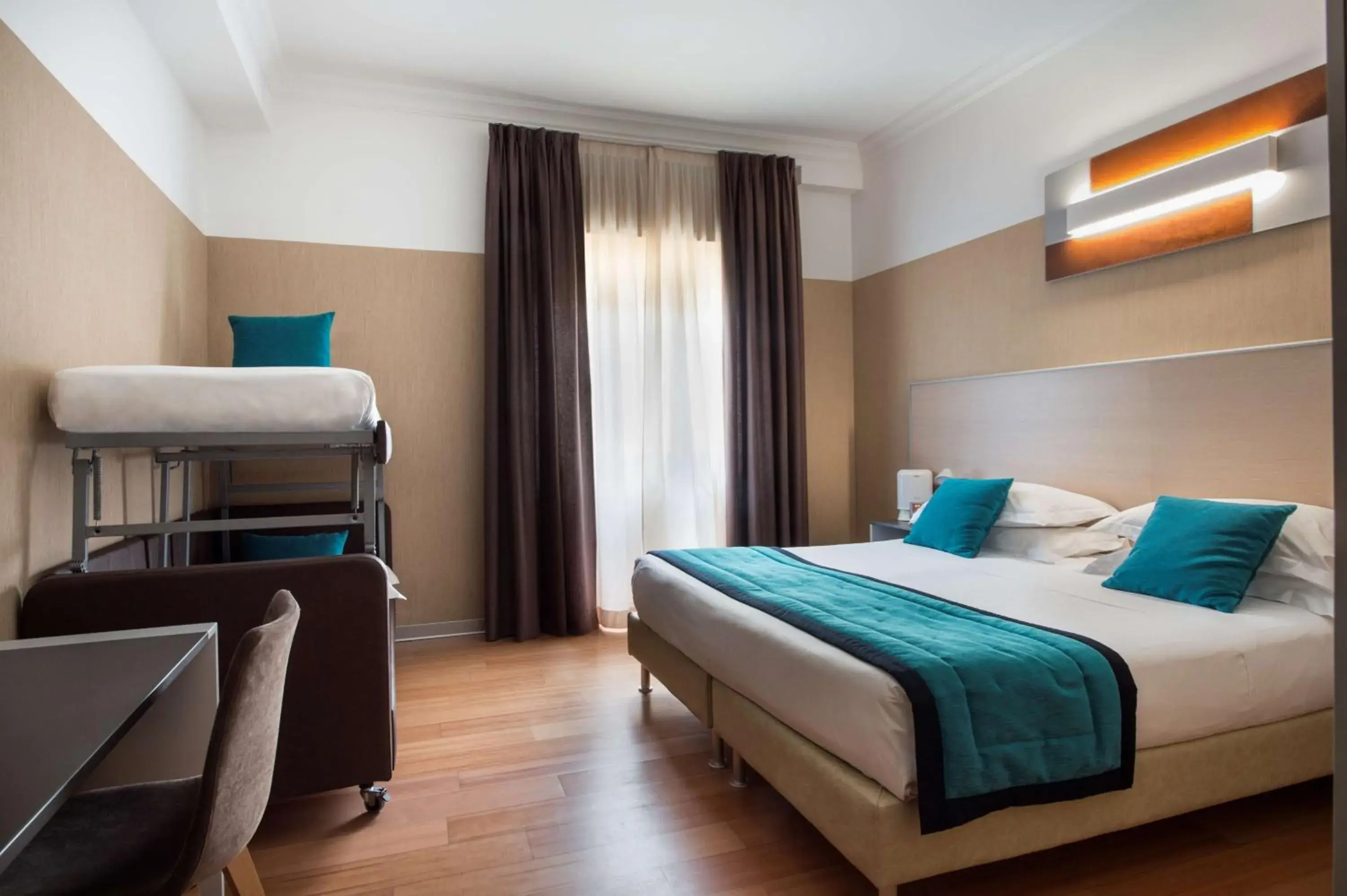 Photo of the whole room, Bed in Best Western Plus City Hotel Photo of the whole room, Bed in Best Western Plus City Hotel