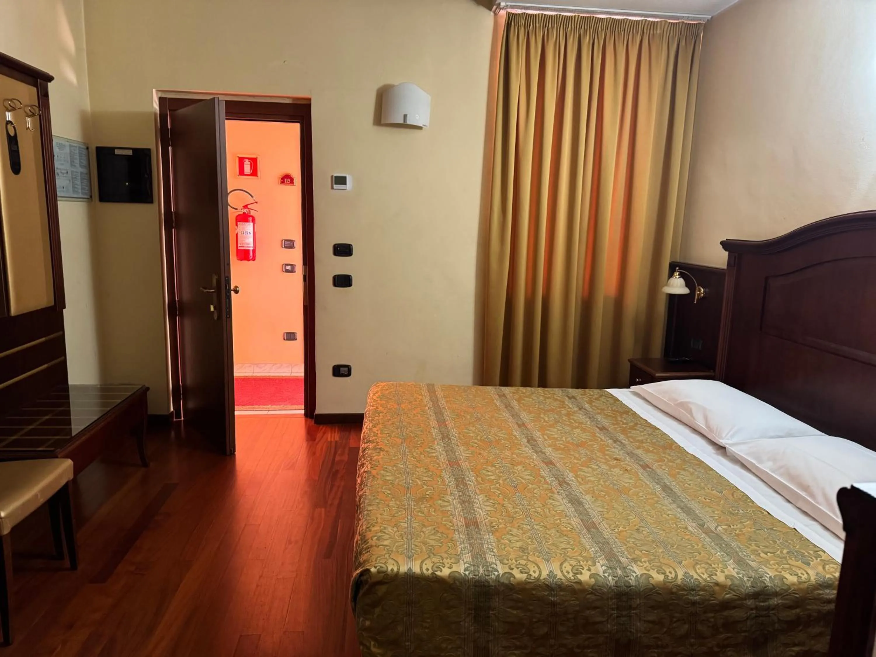 Photo of the whole room, Bed in Hotel Valganna