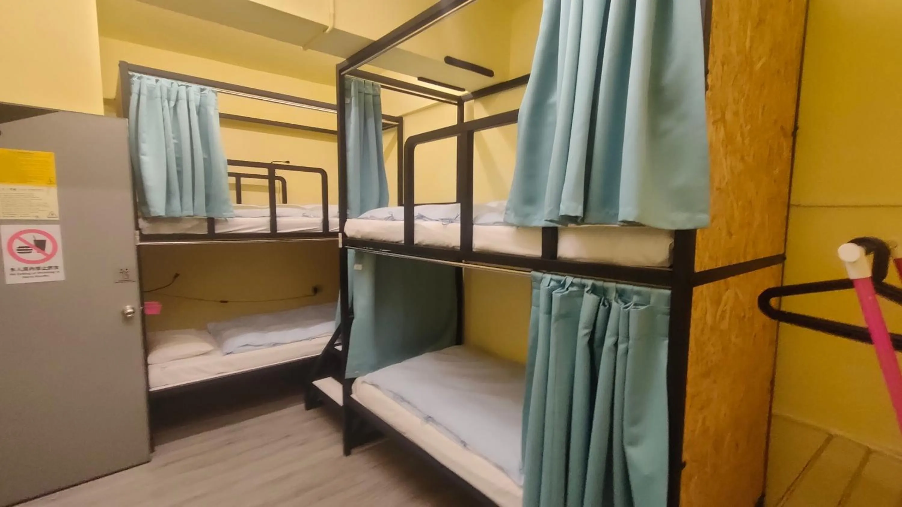 Bed in On My Way - Taipei Hostel