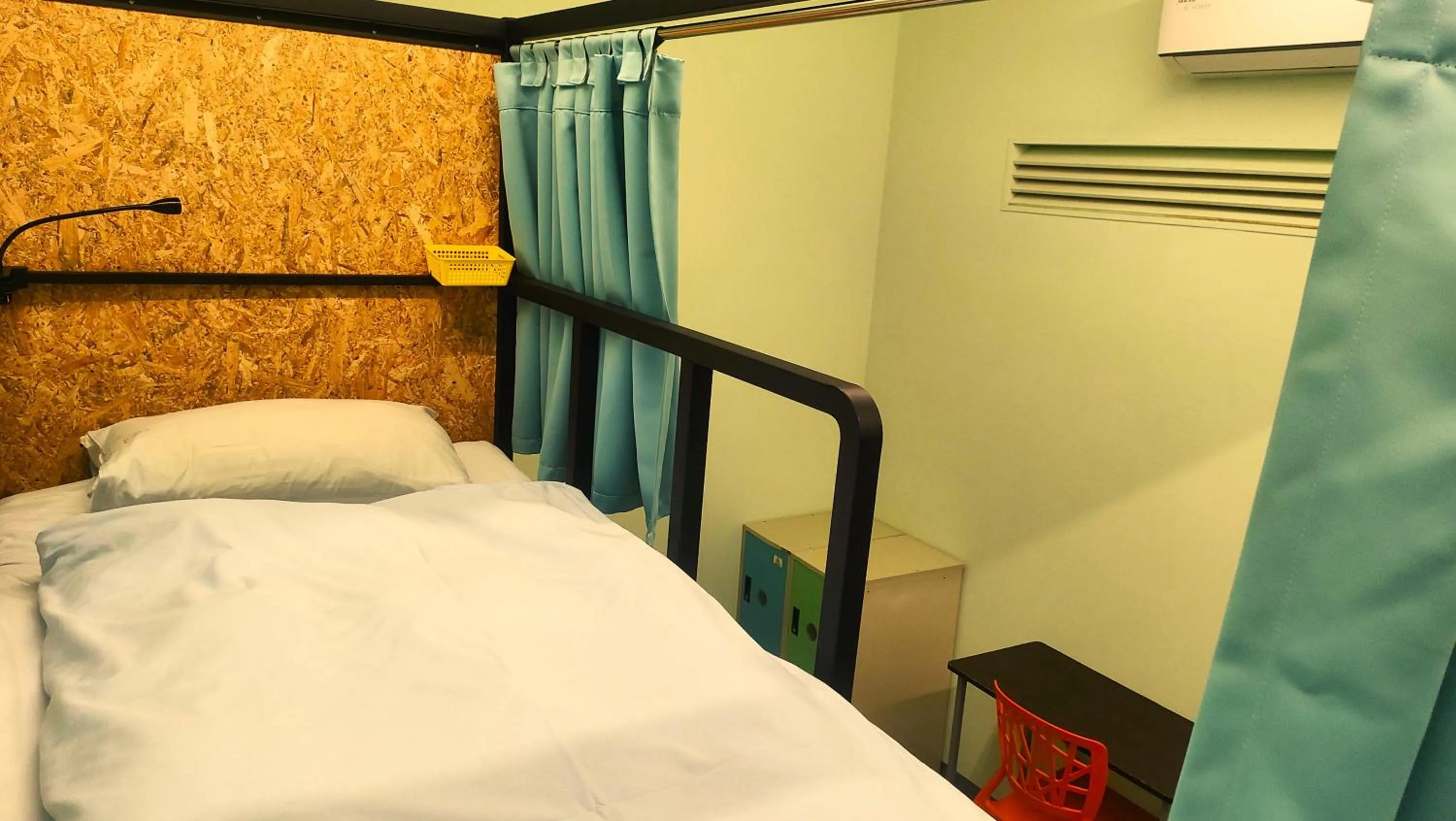 bunk bed, Bed in On My Way - Taipei Hostel