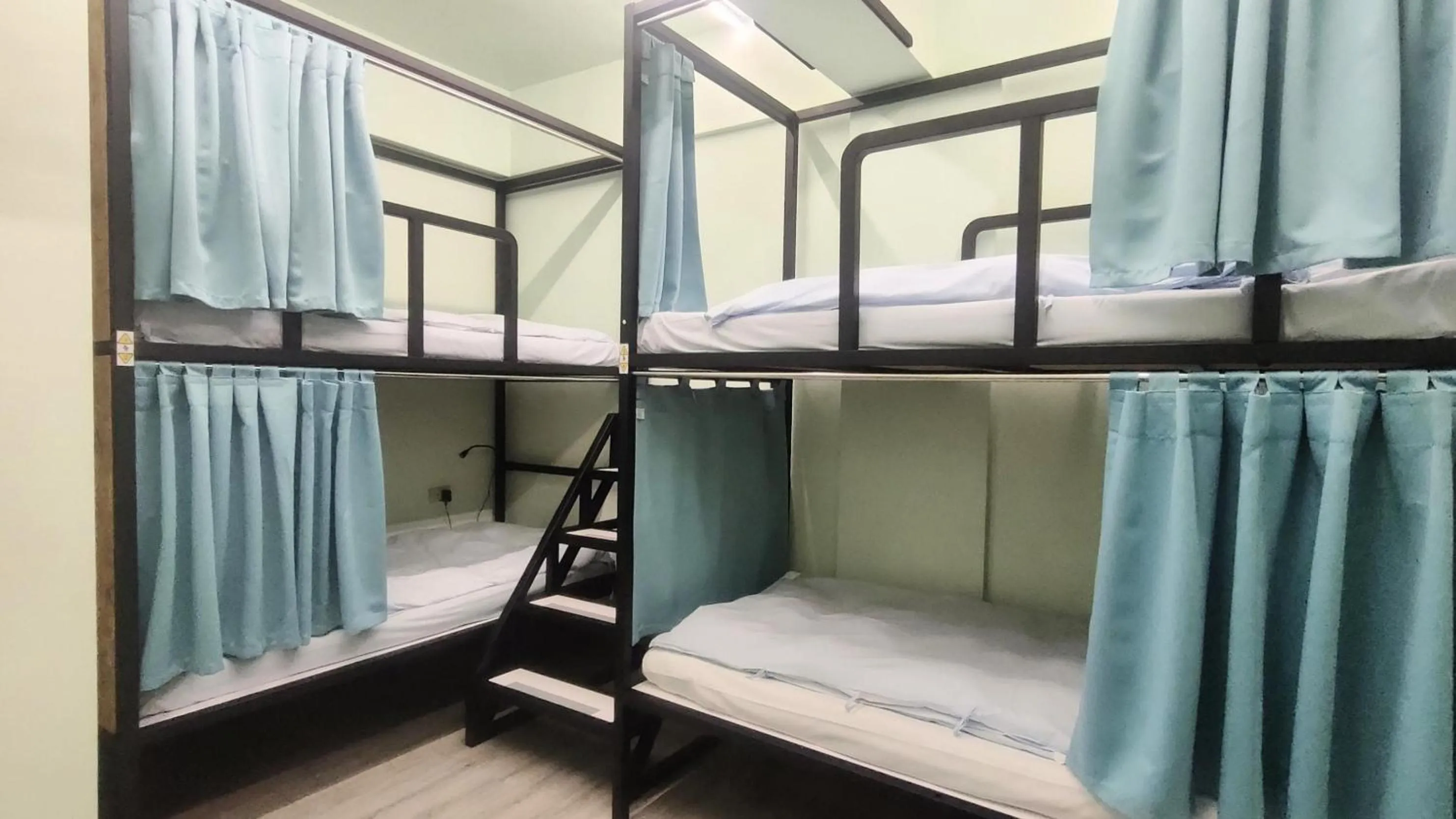 Bed in On My Way - Taipei Hostel