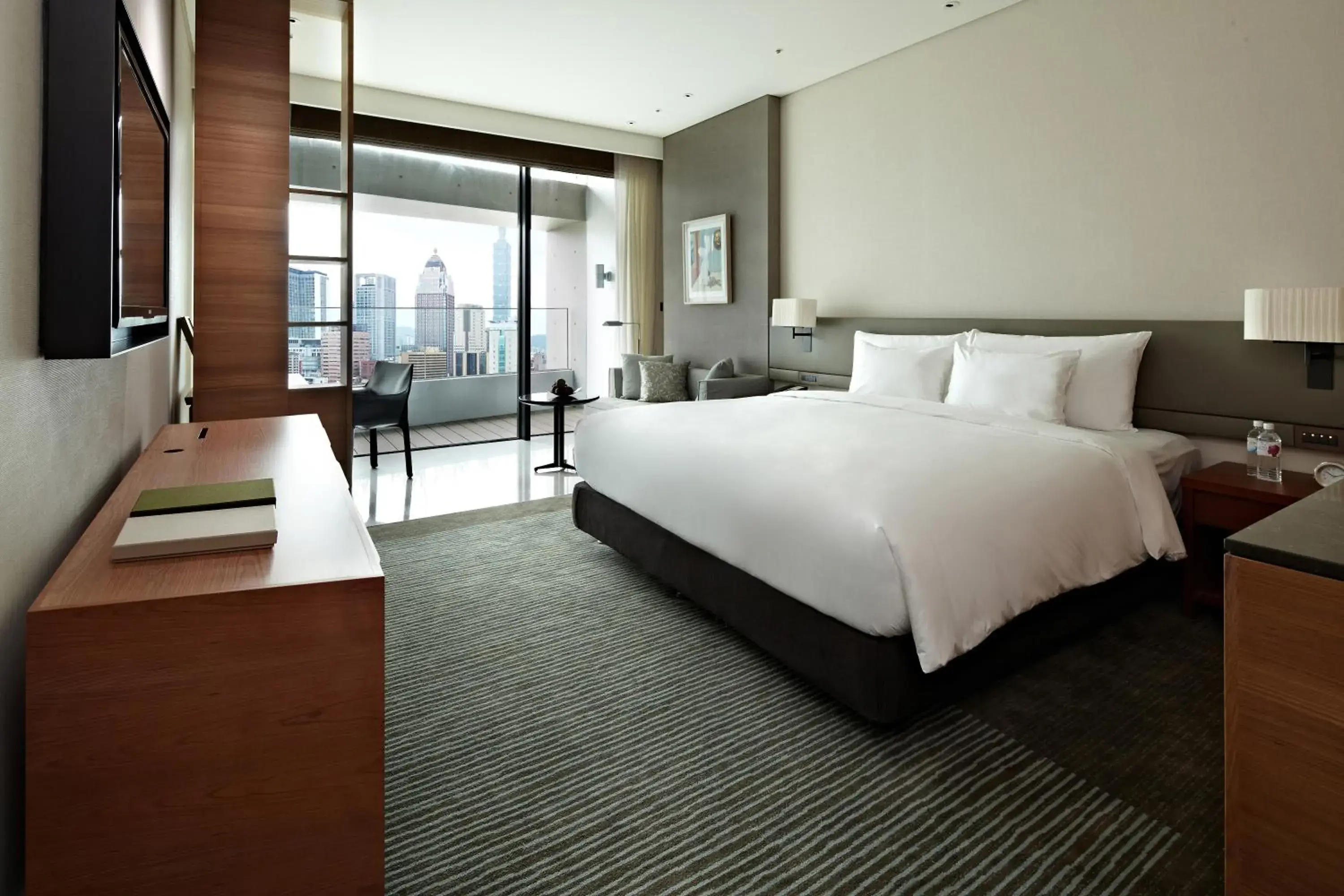 Classic King Room with City View in Eslite Hotel Classic King Room with City View in Eslite Hotel