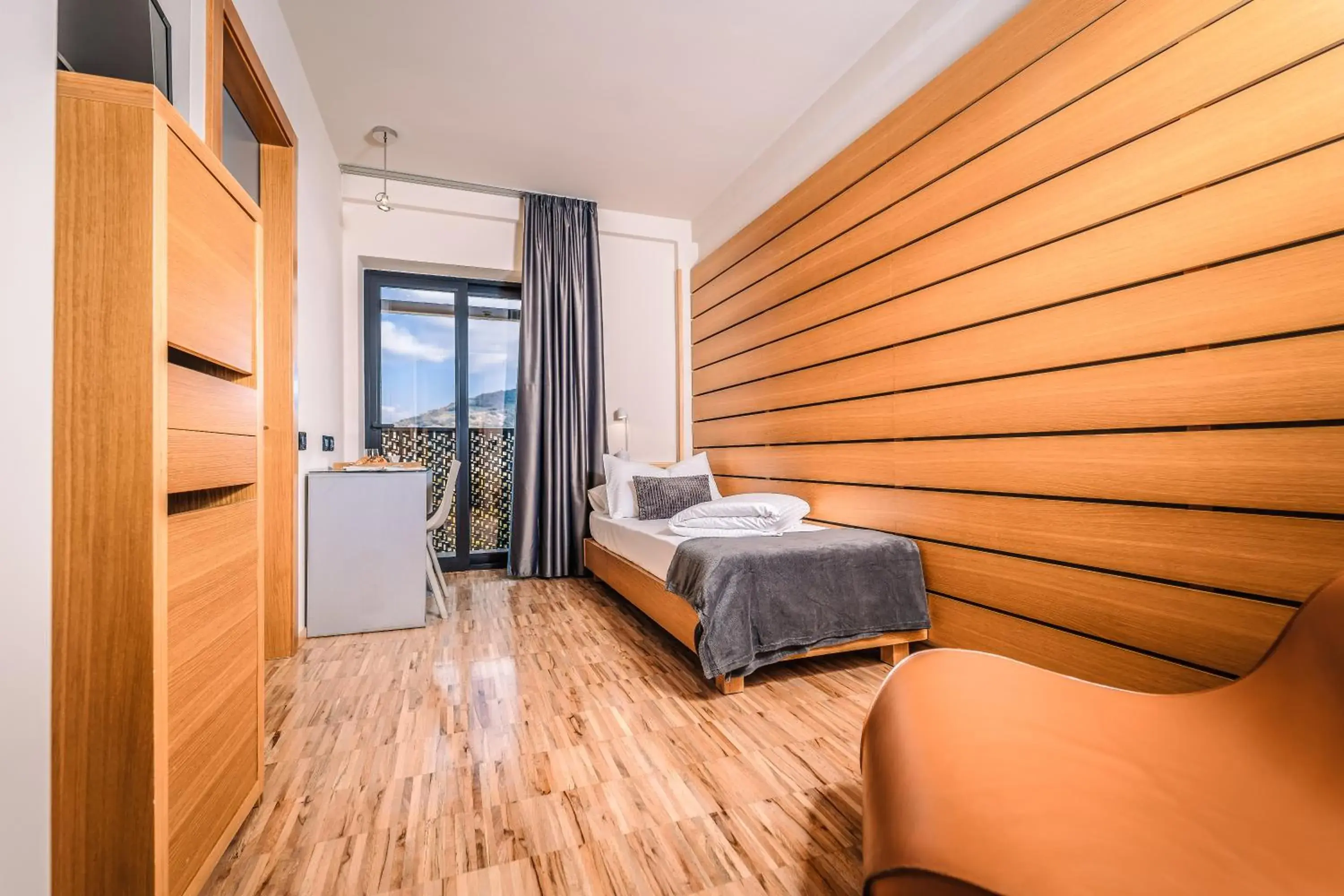 Bedroom, Bed in Lake Front Hotel Mirage Bedroom, Bed in Lake Front Hotel Mirage