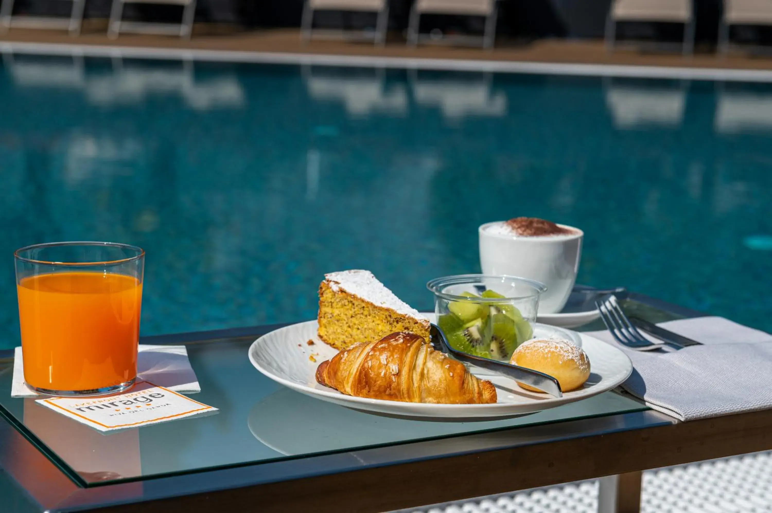 Swimming pool in Lake Front Hotel Mirage Swimming pool in Lake Front Hotel Mirage