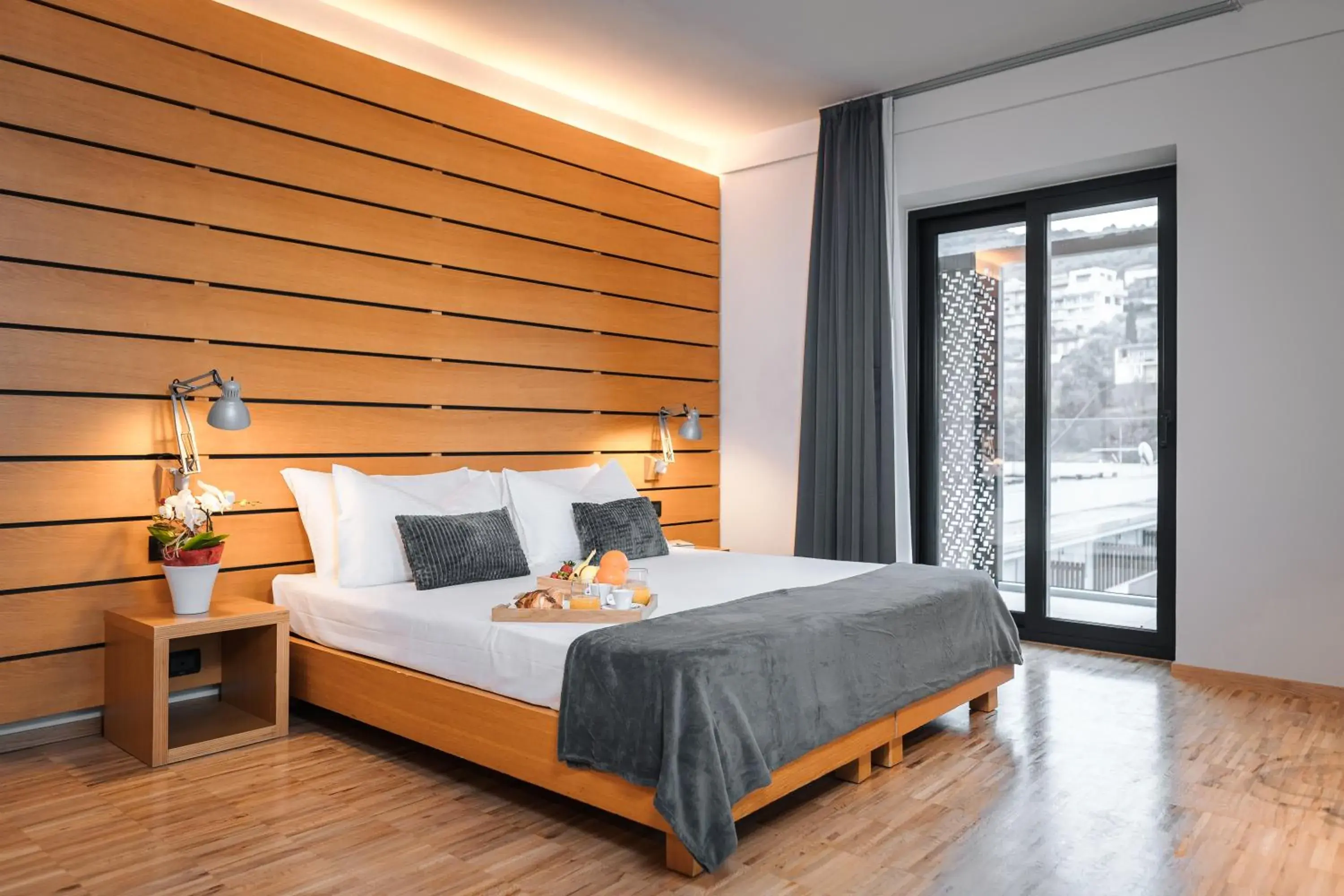 Bedroom, Bed in Lake Front Hotel Mirage Bedroom, Bed in Lake Front Hotel Mirage