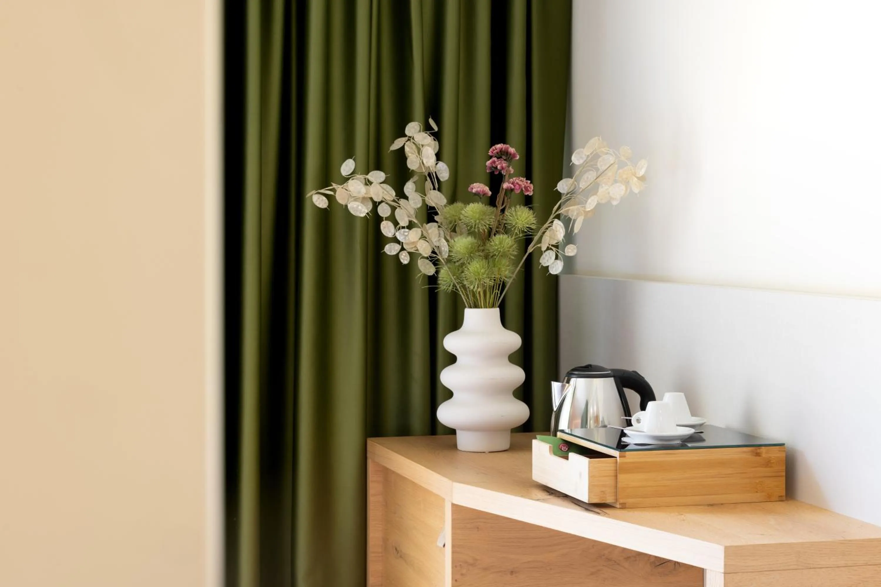 Coffee/tea facilities in Astoria Resort