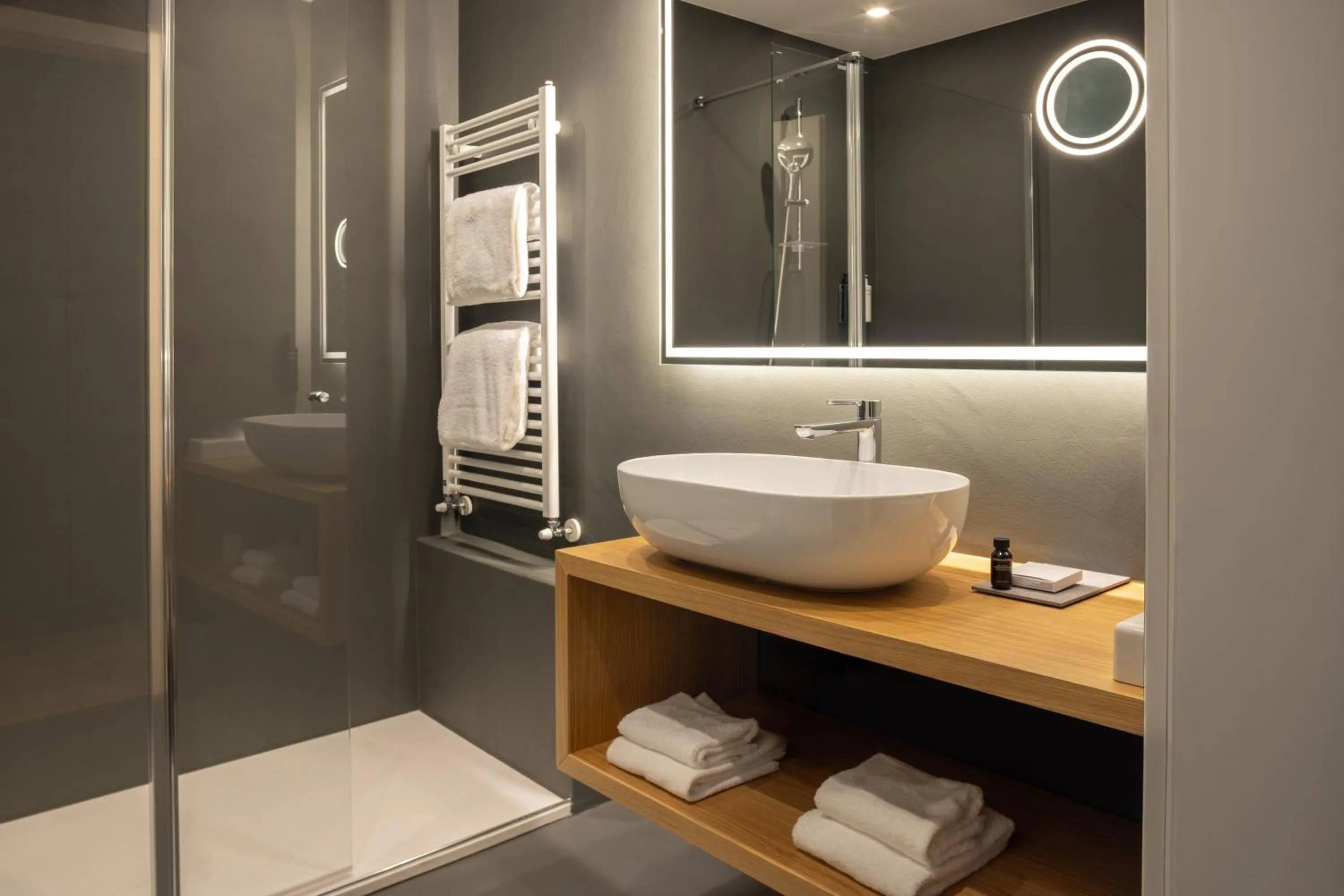 Shower in Astoria Resort