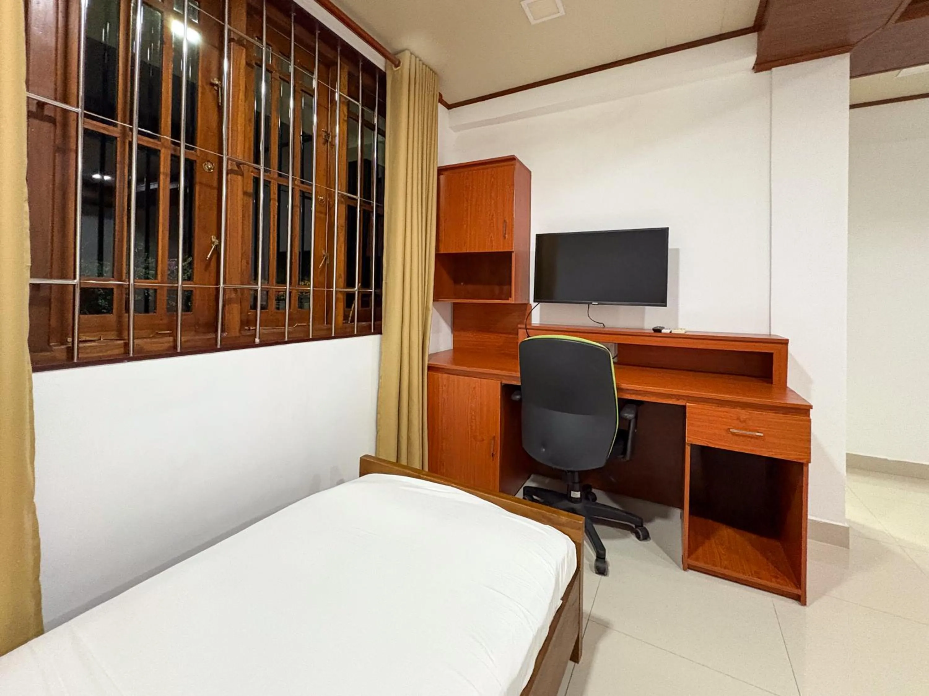 Photo of the whole room, Bed in Moi Ella by DBI