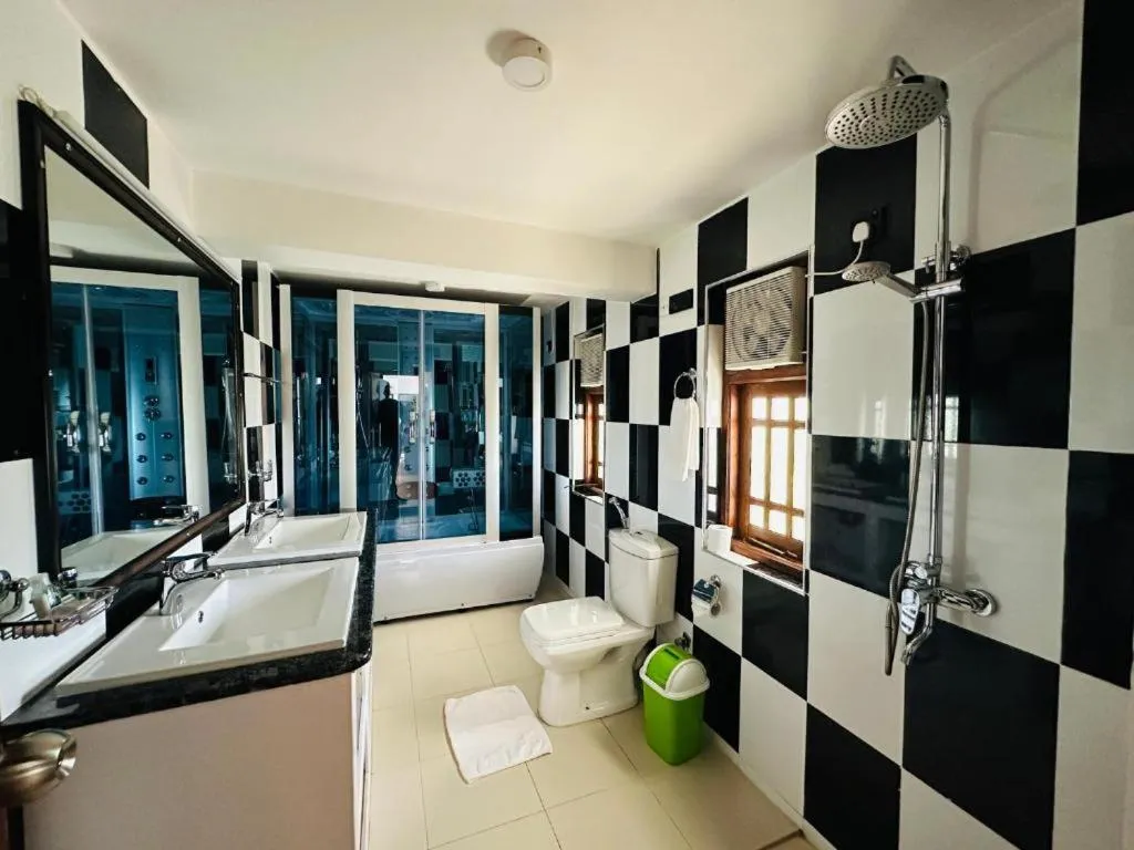 Bathroom in Moi Ella by DBI