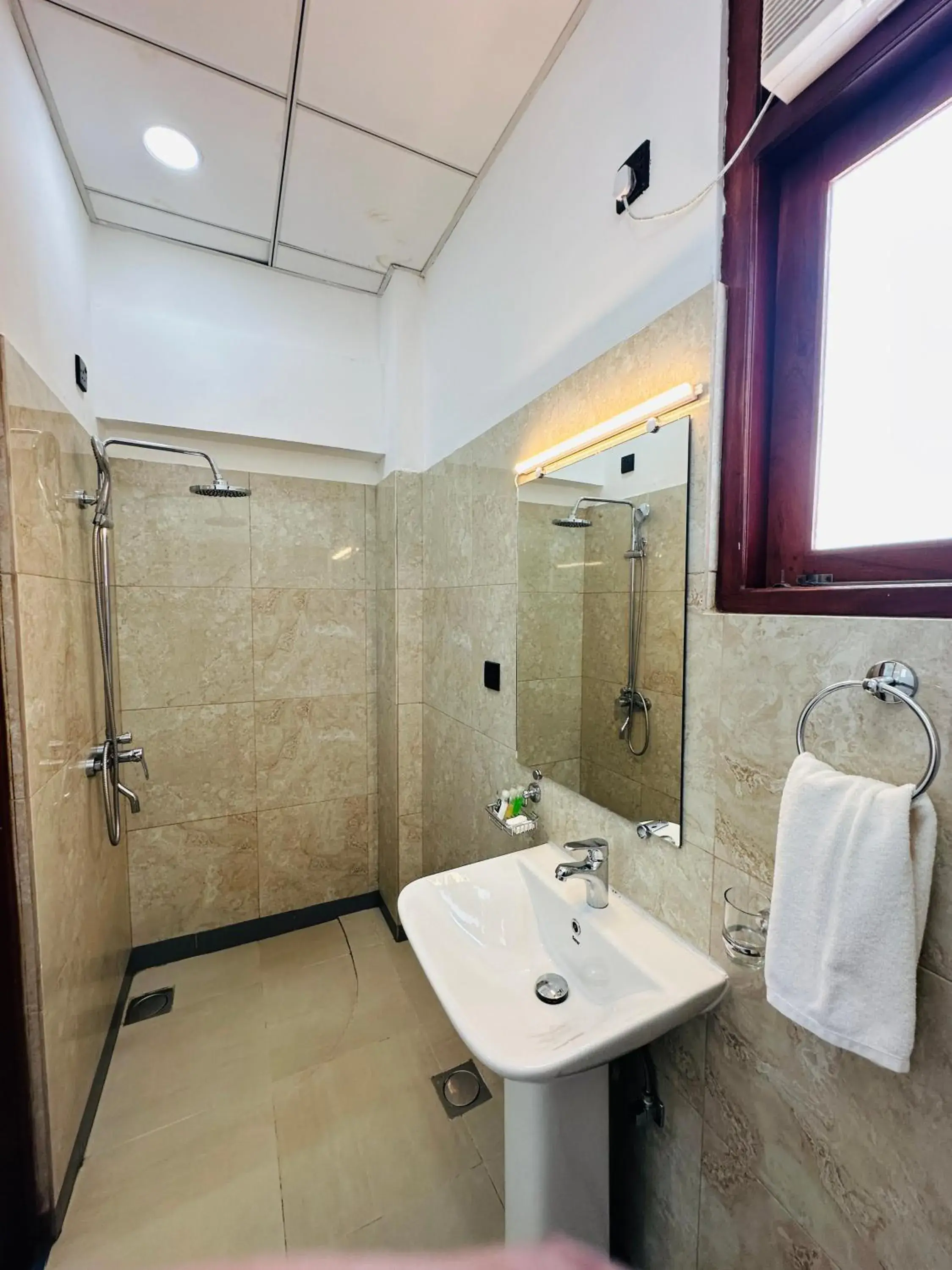 Shower in Moi Ella by DBI Shower in Moi Ella by DBI