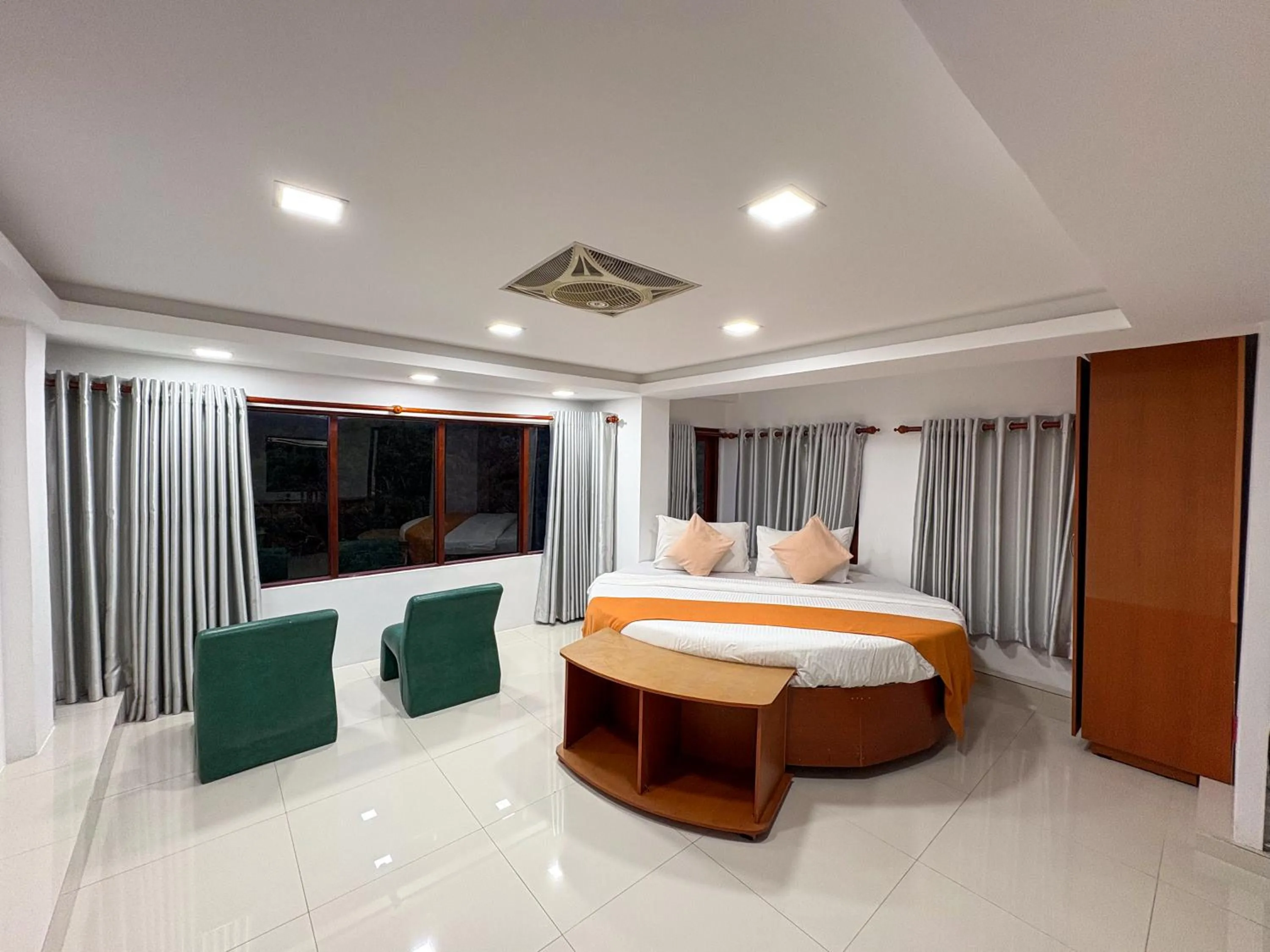 Photo of the whole room, Bed in Moi Ella by DBI