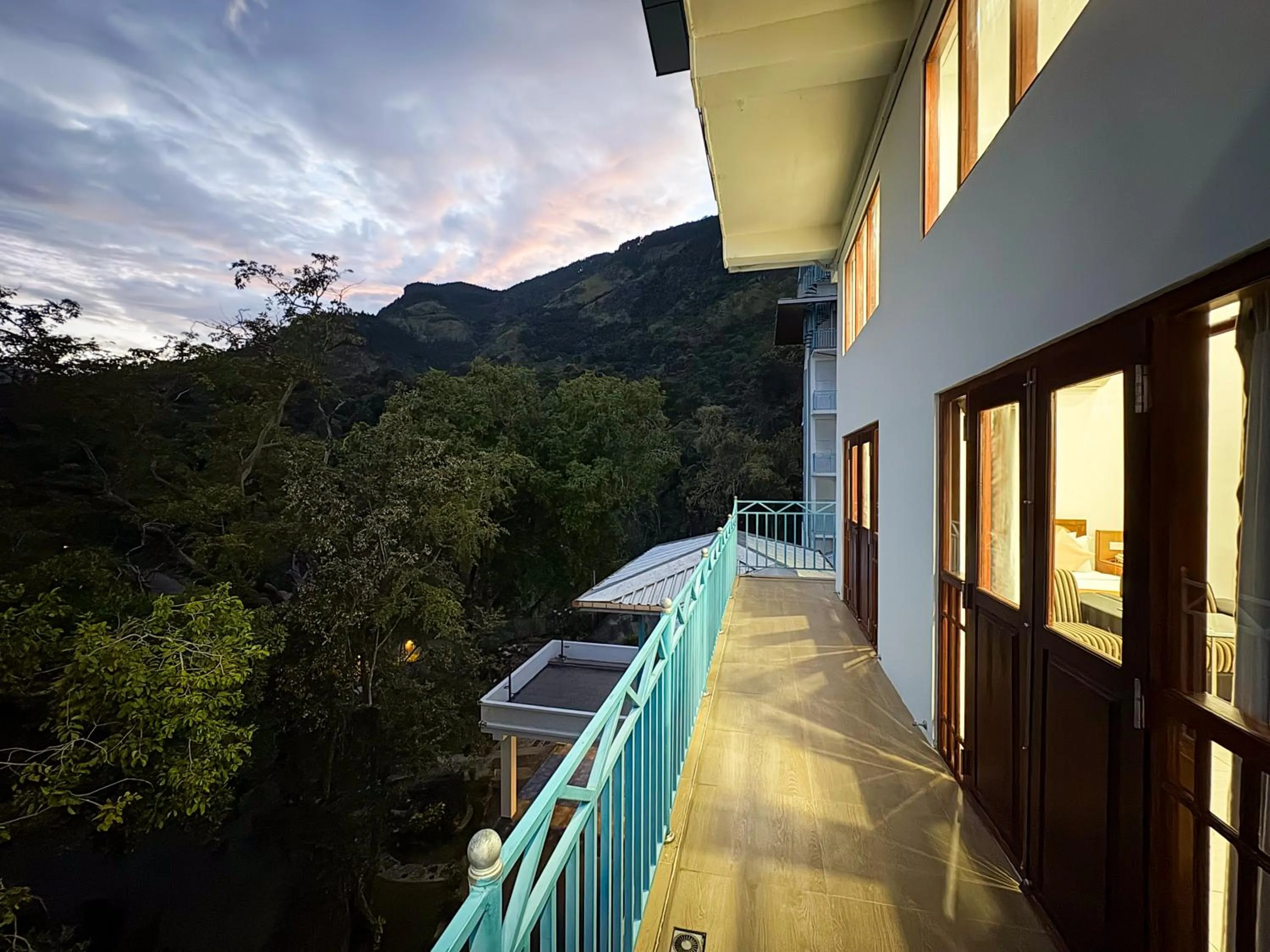 Day in Moi Ella by DBI