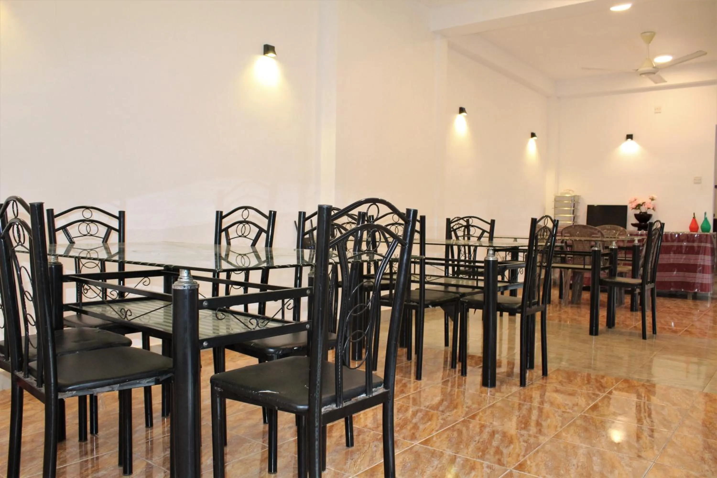 Restaurant/places to eat in The Sisara