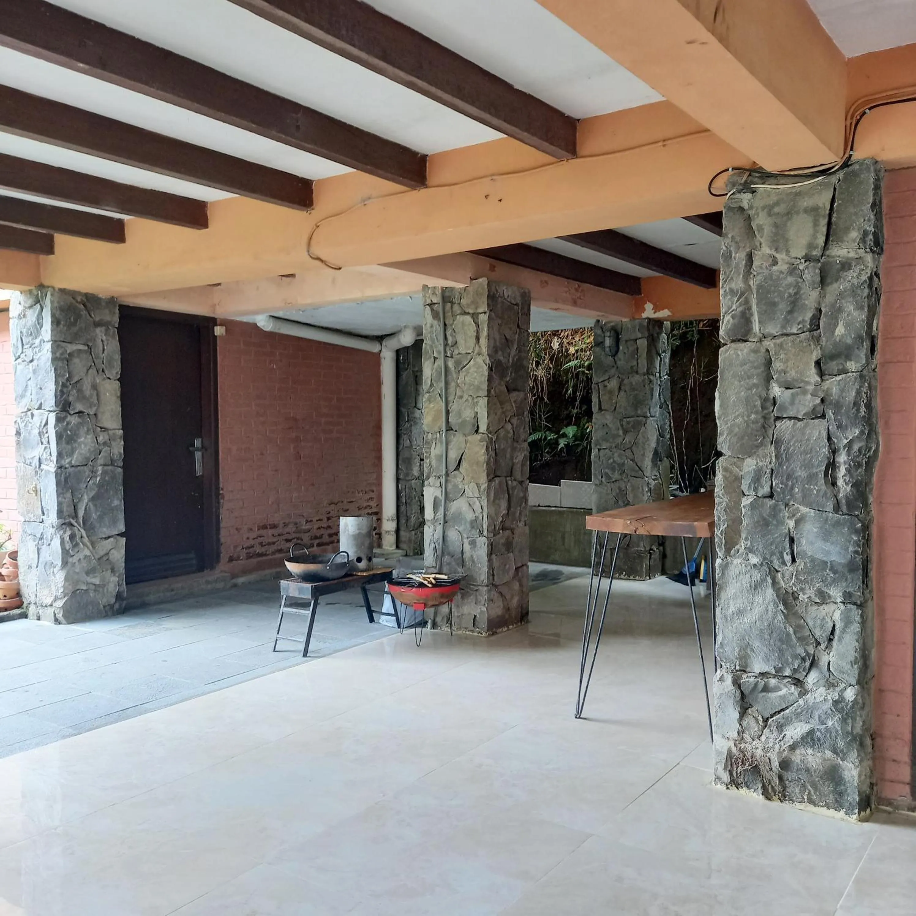 BBQ facilities in Villa Elisabeth at Villa Istana Bunga