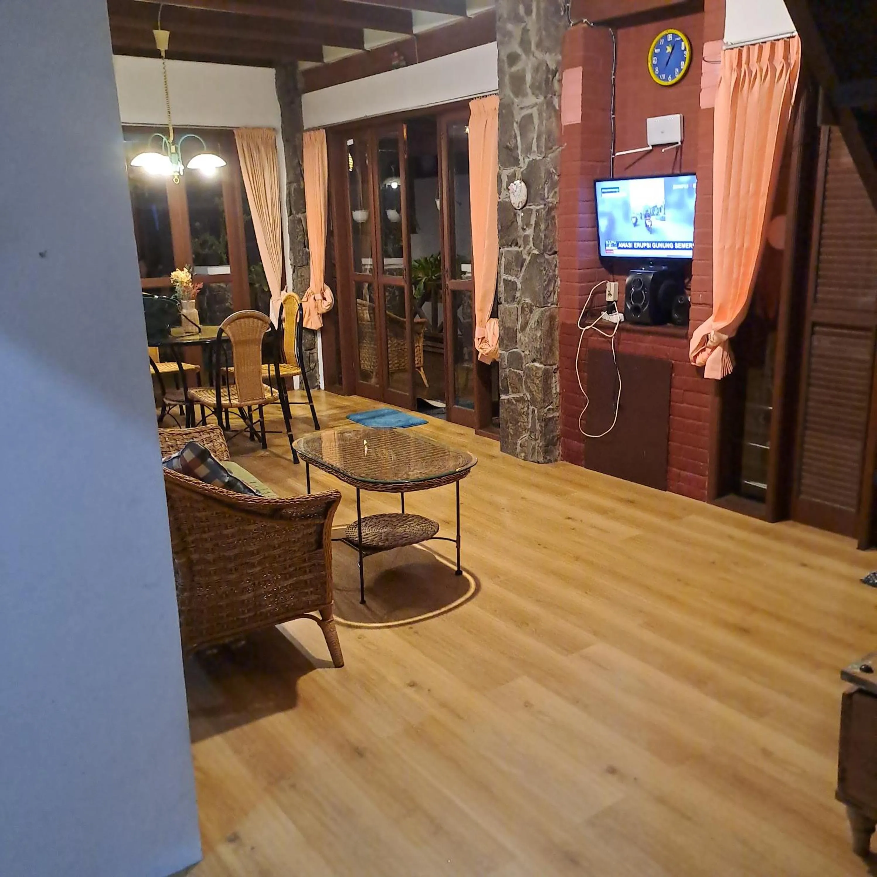 Communal lounge/ TV room in Villa Elisabeth at Villa Istana Bunga
