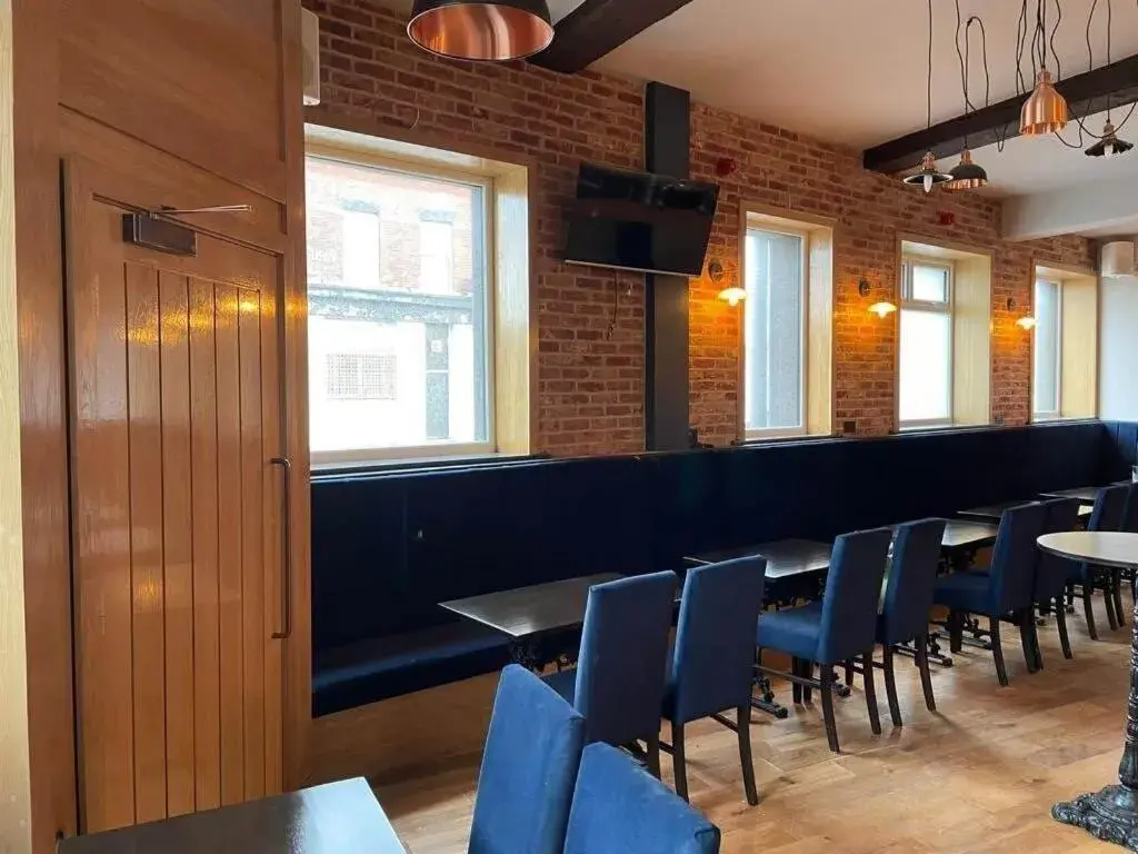 Lounge or bar in The Royal Crest Lounge or bar in The Royal Crest