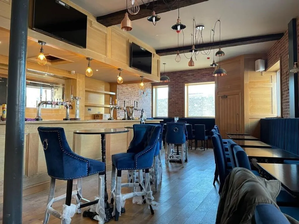 Lounge or bar in The Royal Crest