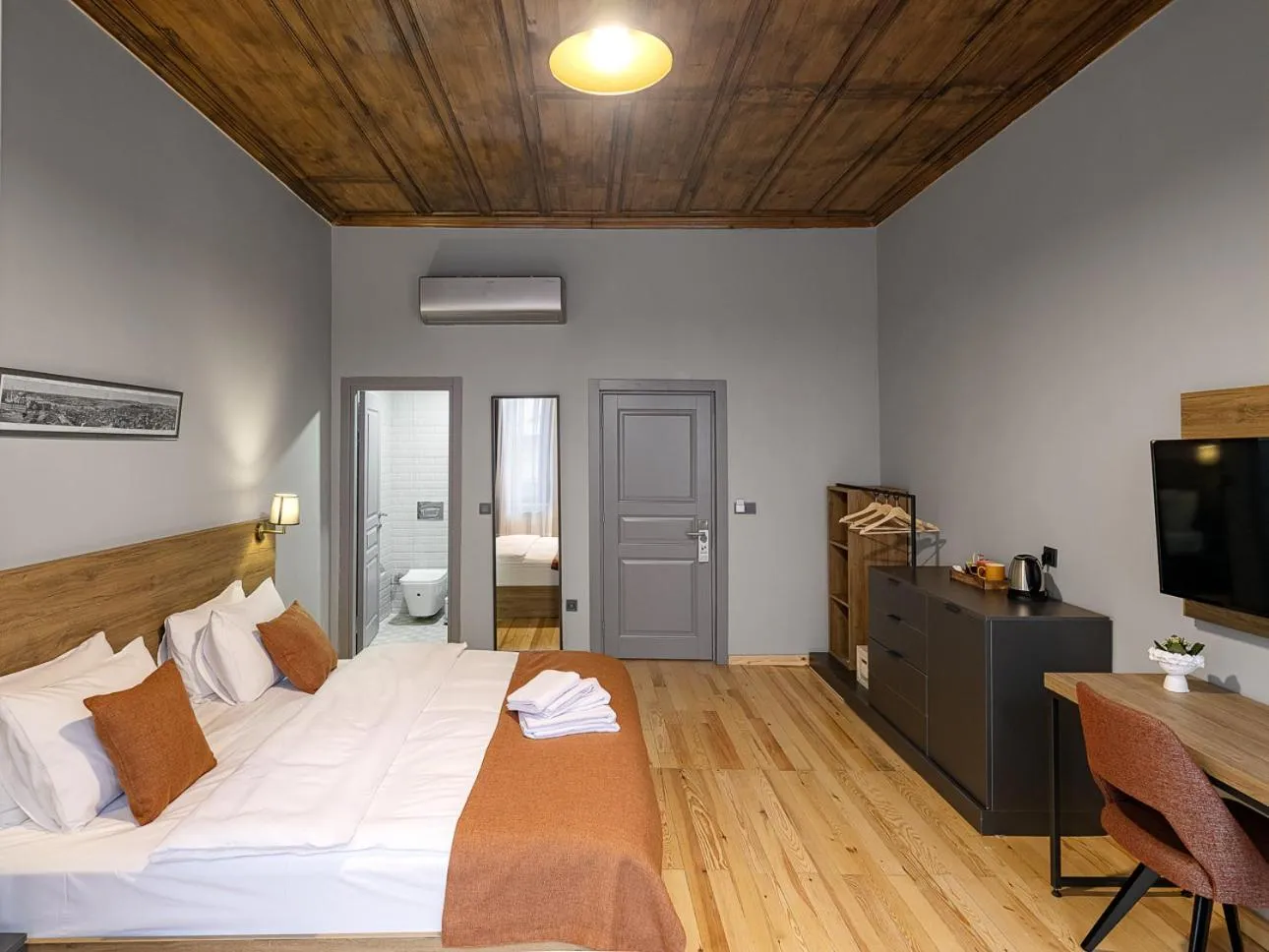 Photo of the whole room, Bed in ROCO Beyoglu