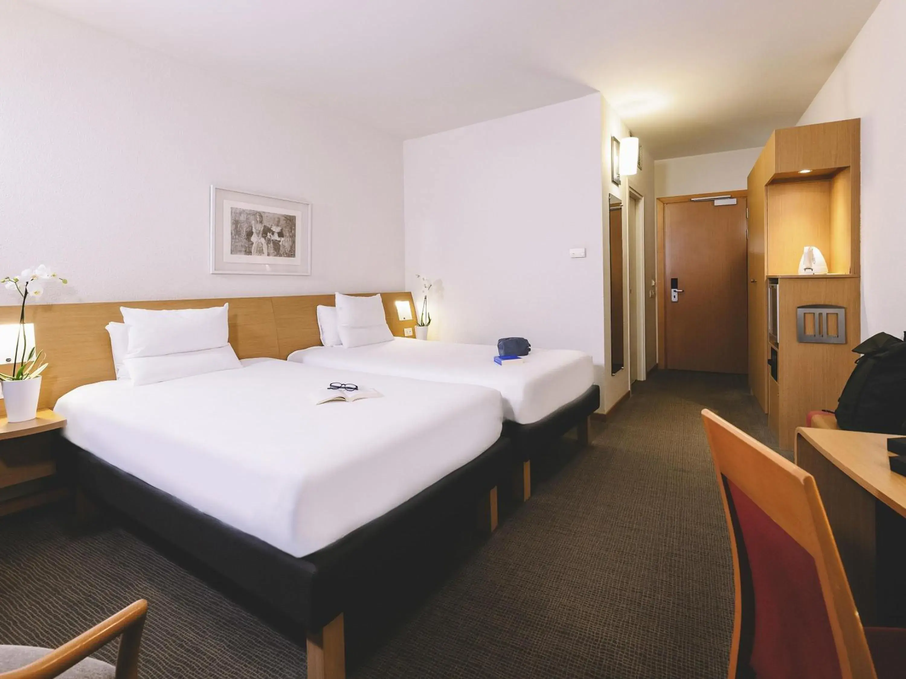 Bedroom, Bed in Novotel Venezia Mestre Castellana Bedroom, Bed in Novotel Venezia Mestre Castellana